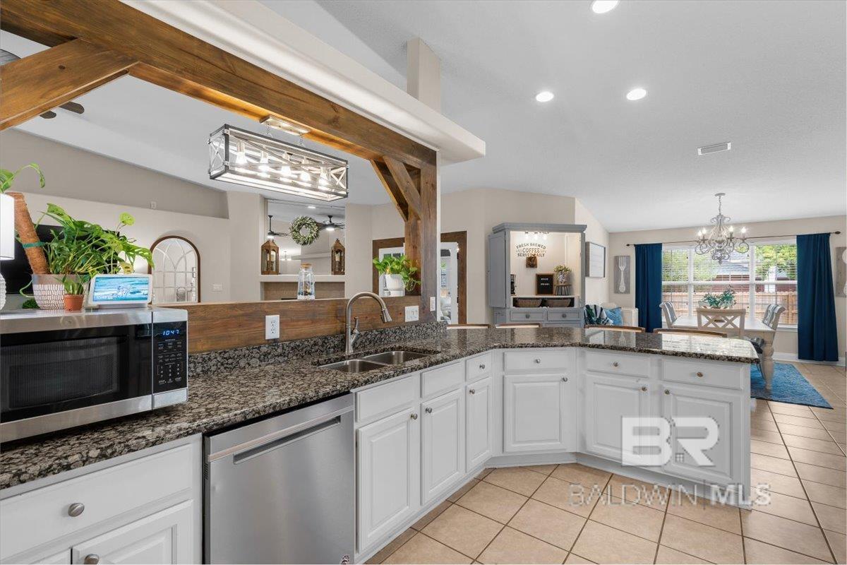 https://zimg.paragon.ice.com/ParagonImages/Property/PG/BCAR/395710/14/0/0/fa5181e8ce7d7328e986d158d9592b3b/7/190b1d7aab8aa21feffa523623fb1a96/395710-5a1fc68a-d7a6-4477-be41-9adbbea0a511.JPG