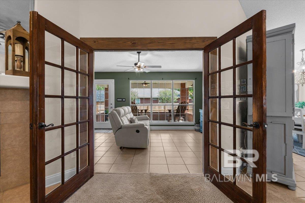 https://zimg.paragon.ice.com/ParagonImages/Property/PG/BCAR/395710/24/0/0/e62b4c81b78f836748eaec883d8e3708/7/190b1d7aab8aa21feffa523623fb1a96/395710-f56877cb-3083-4347-94ec-fed10b47ae10.JPG