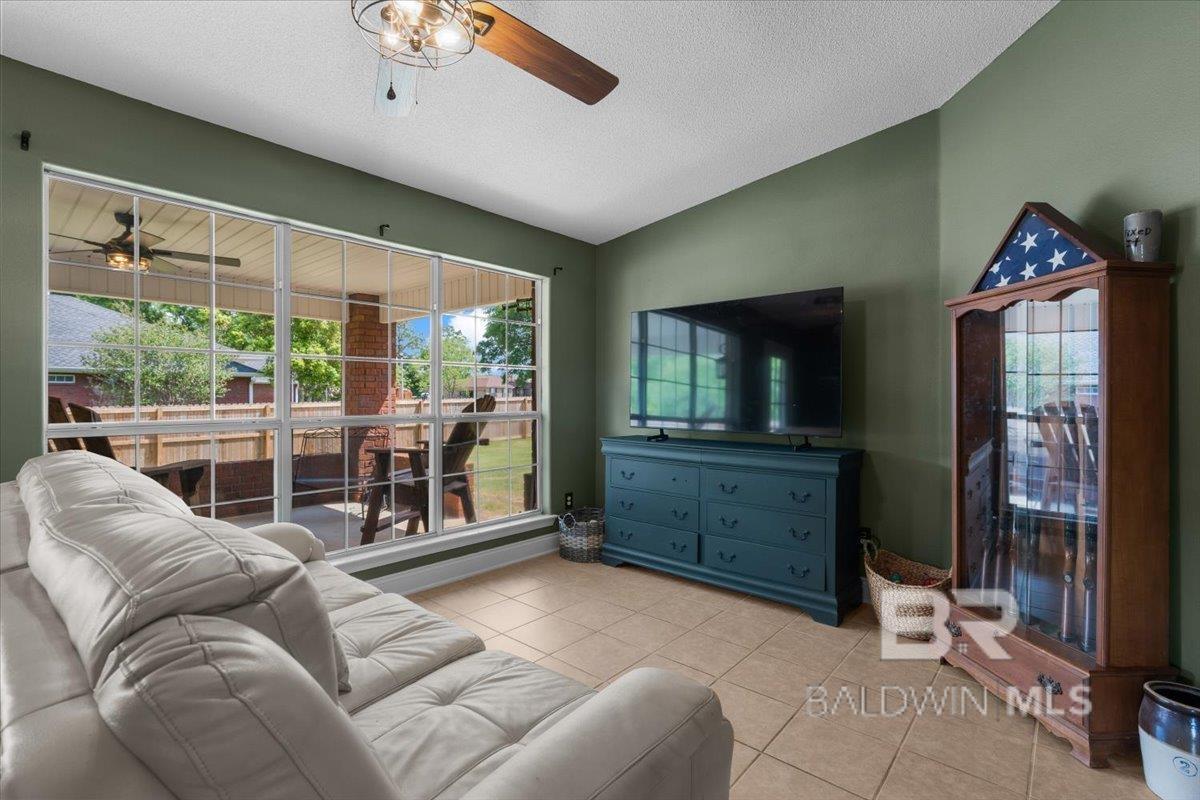 https://zimg.paragon.ice.com/ParagonImages/Property/PG/BCAR/395710/27/0/0/239b49cae6ae7f653cc355e4720efcfc/7/190b1d7aab8aa21feffa523623fb1a96/395710-84cd3722-0379-429b-99a4-d397683808ae.JPG