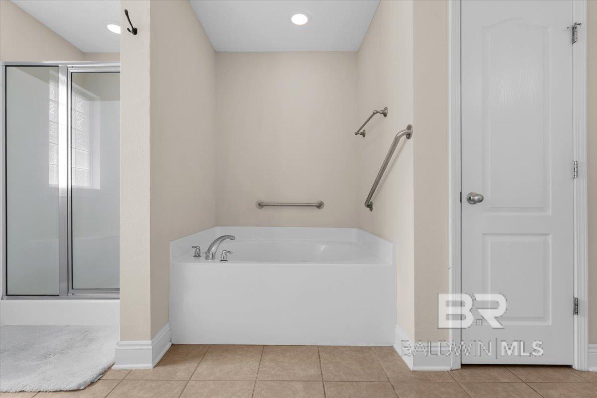 https://zimg.paragon.ice.com/ParagonImages/Property/PG/BCAR/395710/53/0/0/ab39e1b376995288ae4dea8d534886e6/7/190b1d7aab8aa21feffa523623fb1a96/395710-2e321dc2-bcf7-47f1-b77c-e08d2a420e8c.JPG