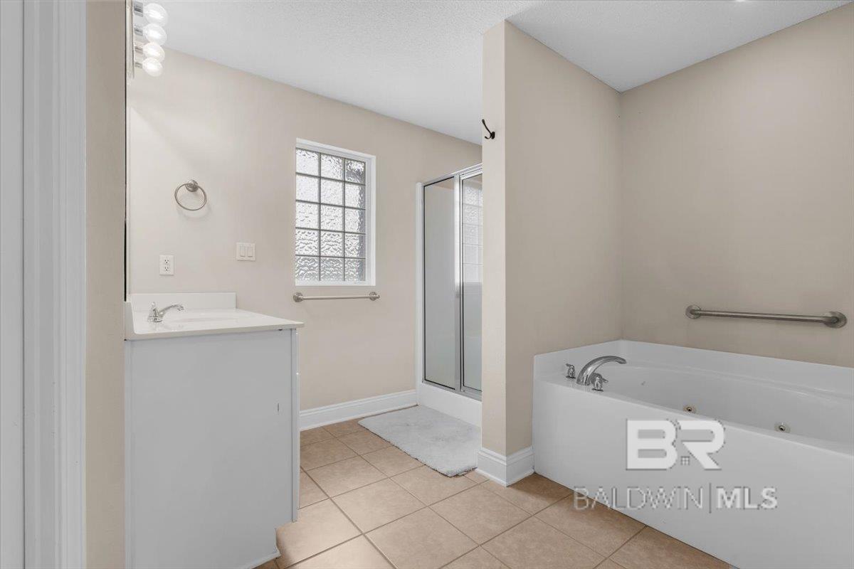 https://zimg.paragon.ice.com/ParagonImages/Property/PG/BCAR/395710/54/0/0/19e74ba50c0cea55ab7e7e8313ea8011/7/190b1d7aab8aa21feffa523623fb1a96/395710-499fd6a3-c2ae-4721-81ce-c0074374ced0.JPG
