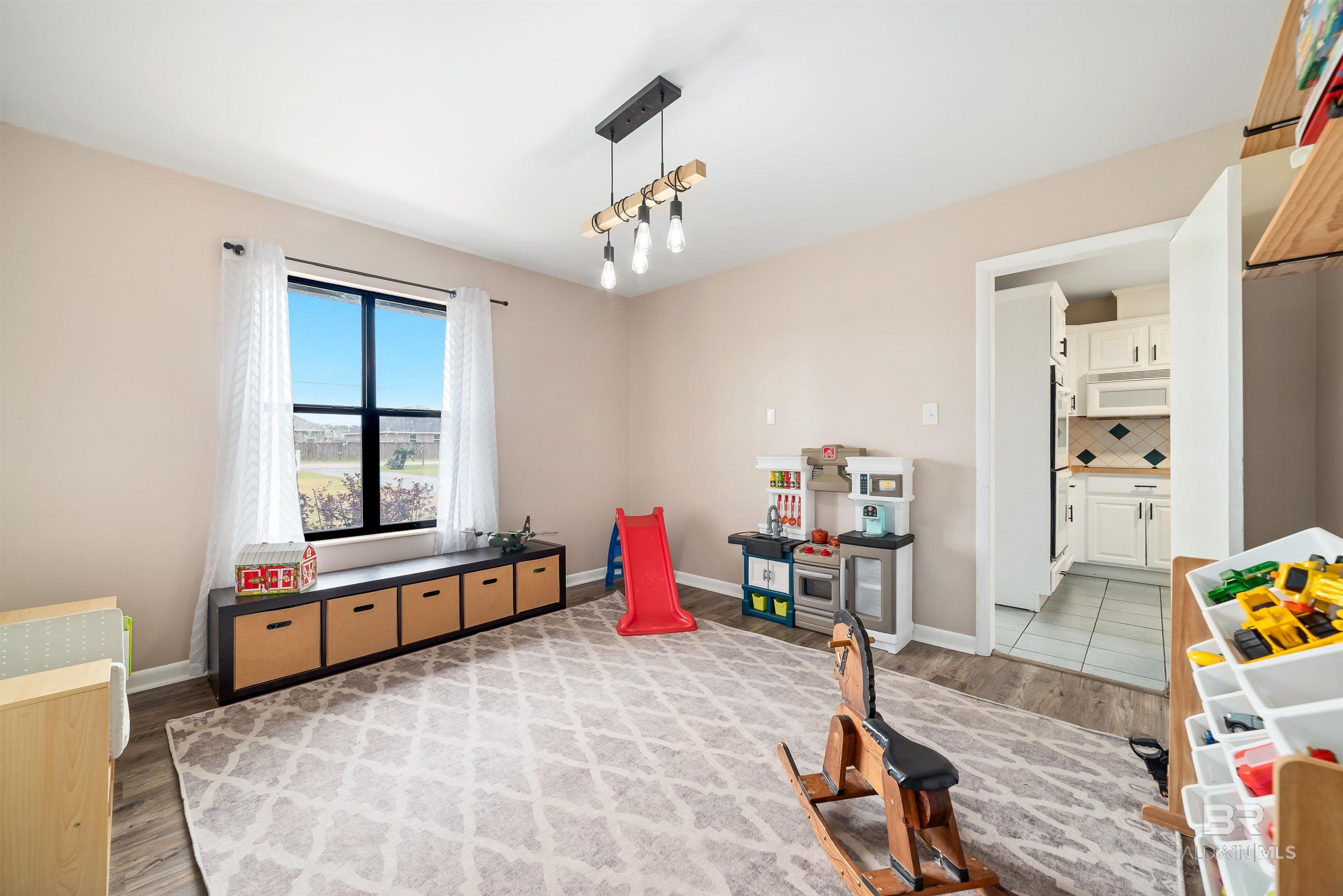 https://zimg.paragon.ice.com/ParagonImages/Property/PG/BCAR/395744/4/0/0/6113154ba6e8387c6c5a4fb0ebd8cac4/7/862b04fbfb20c32aacbf1be48cc05fd8/395744-dcc2012a-9ccf-45f9-a4fc-61d72e4f0dde.JPG