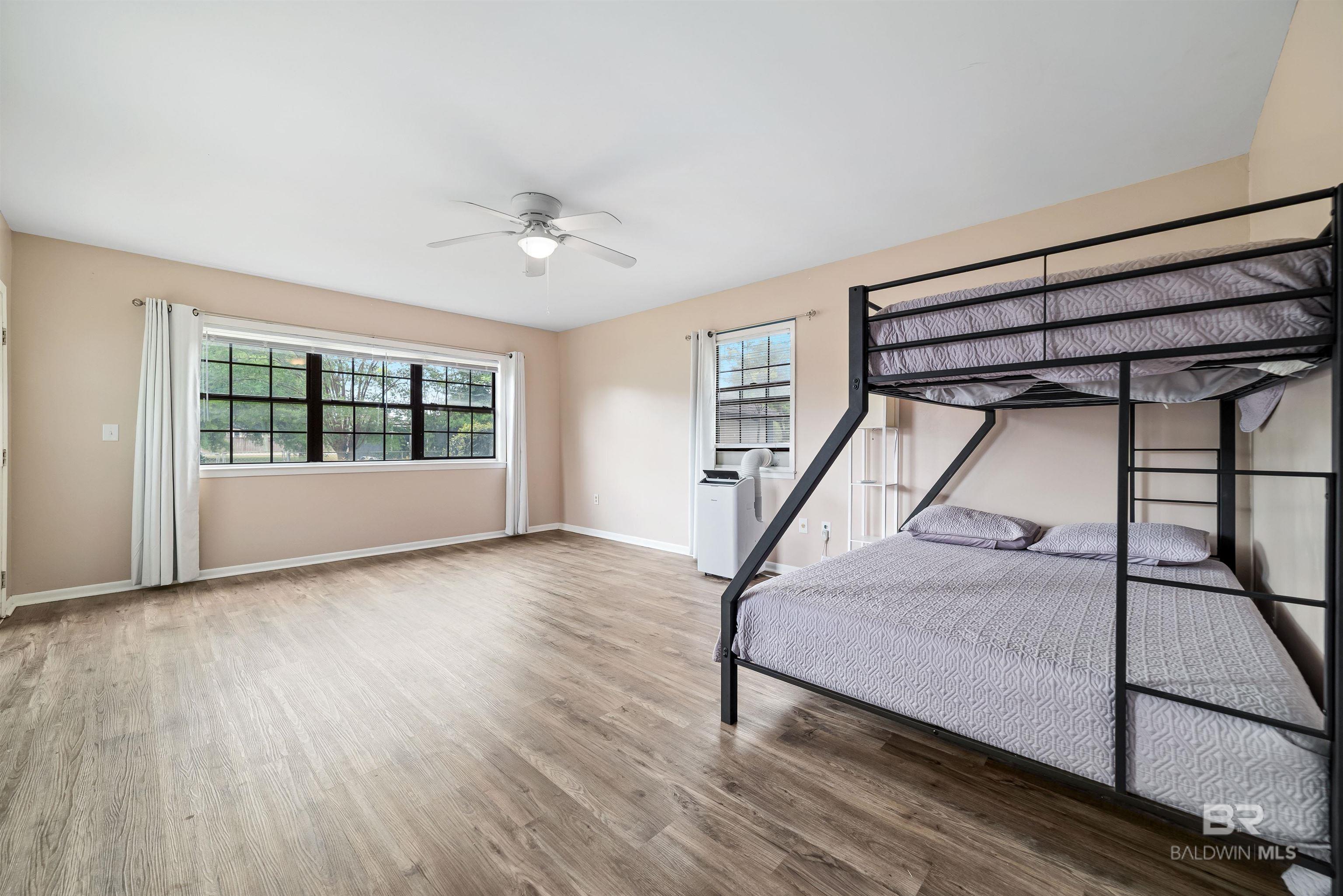 https://zimg.paragon.ice.com/ParagonImages/Property/PG/BCAR/395744/40/0/0/9105c340de509e170a5b9d4cabaf5a0c/7/862b04fbfb20c32aacbf1be48cc05fd8/395744-7a8fc0e7-234a-426f-b5ba-060cb7e35f62.JPG