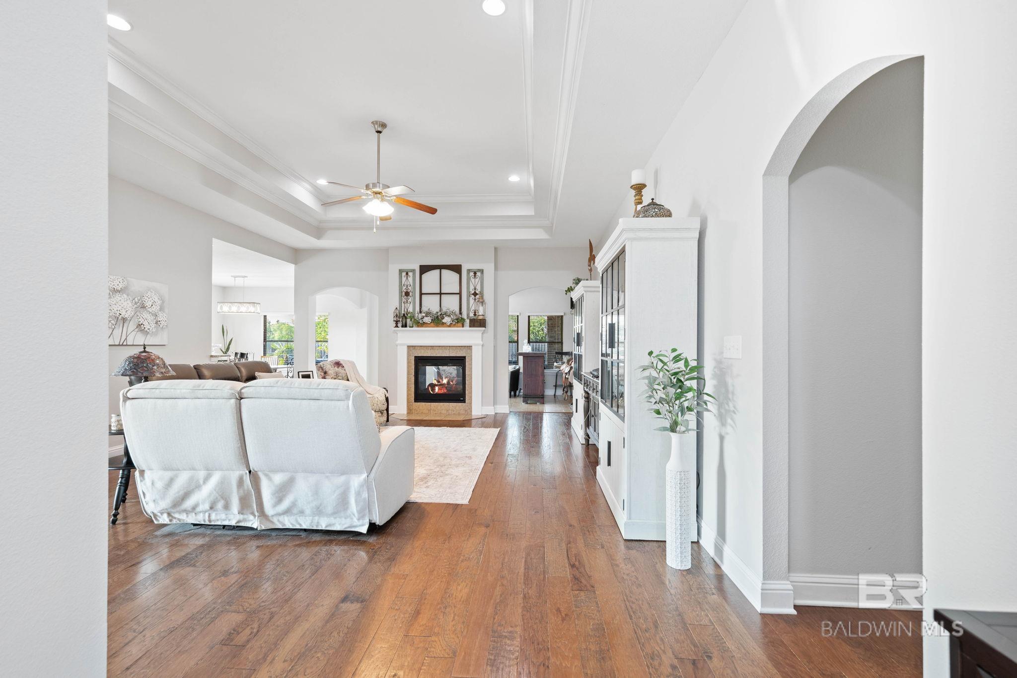 https://zimg.paragon.ice.com/ParagonImages/Property/PG/BCAR/395841/14/0/0/4018e14c21fbce707c9765542e9cd529/7/2d88ae481ffa1b5a189841df476af1a9/395841-7c493f83-f492-4f37-8221-5d500cb65bbc.JPG