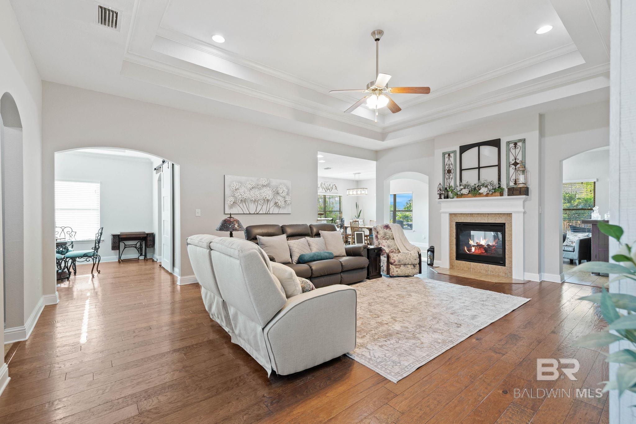 https://zimg.paragon.ice.com/ParagonImages/Property/PG/BCAR/395841/15/0/0/797f46e614efb5139027aaca9549c043/7/2d88ae481ffa1b5a189841df476af1a9/395841-1508af03-91db-4668-9382-274504f2d53d.JPG