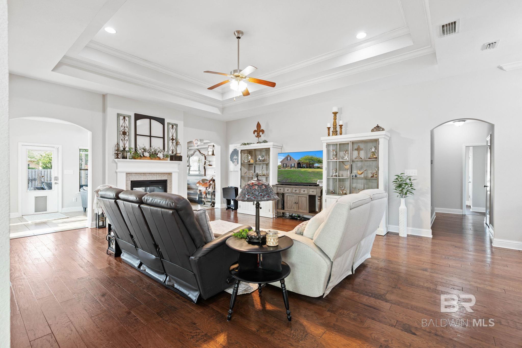 https://zimg.paragon.ice.com/ParagonImages/Property/PG/BCAR/395841/18/0/0/2b3de2d14ac34a9900ab08112cbe983b/7/2d88ae481ffa1b5a189841df476af1a9/395841-e1d8e359-42e7-4a63-be5b-8adddfe01adb.JPG