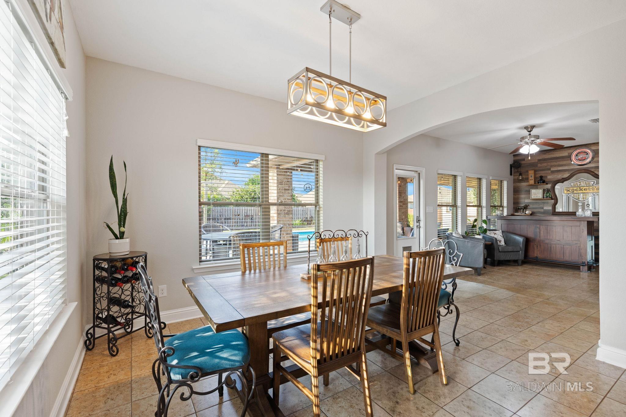 https://zimg.paragon.ice.com/ParagonImages/Property/PG/BCAR/395841/24/0/0/ef32b2719b4e29f521d130b18af73db5/7/2d88ae481ffa1b5a189841df476af1a9/395841-9edc0da4-2f09-41aa-9208-b4c382e4ee64.JPG
