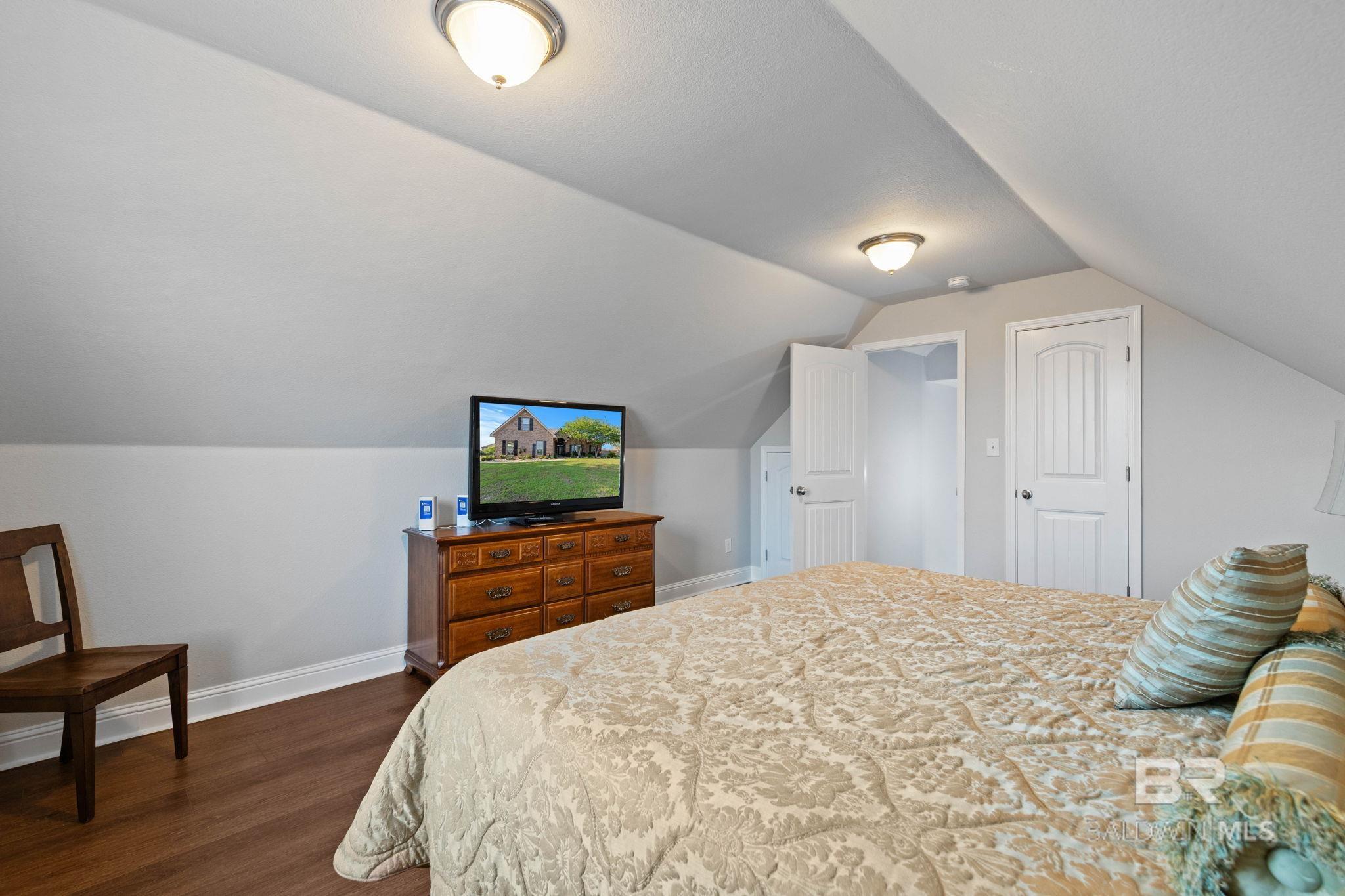 https://zimg.paragon.ice.com/ParagonImages/Property/PG/BCAR/395841/48/0/0/eaf07ee5c1a5fb174ab0c25367275840/7/2d88ae481ffa1b5a189841df476af1a9/395841-13e1ed26-806c-4e72-b0a2-46defc18a003.JPG