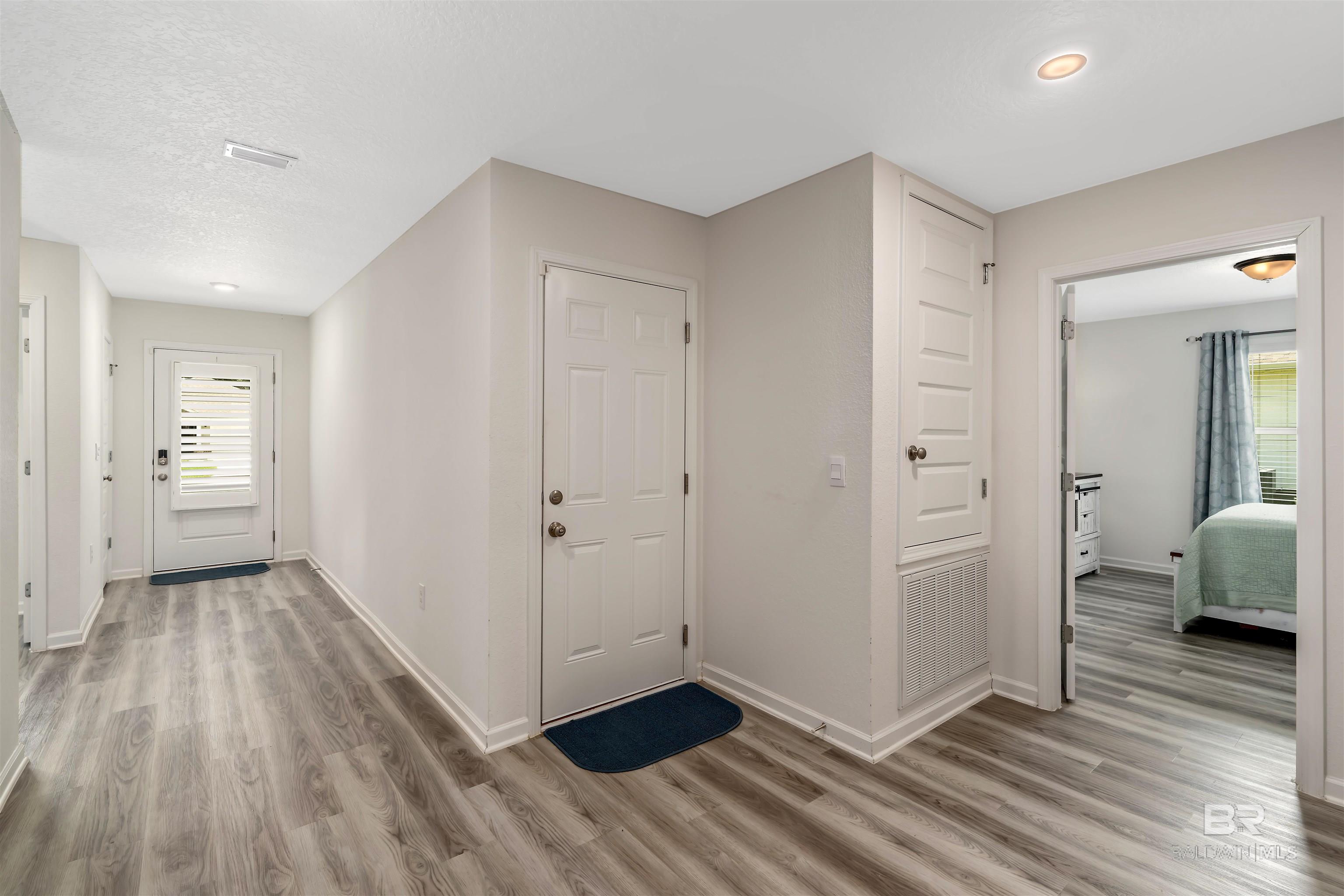 https://zimg.paragon.ice.com/ParagonImages/Property/PG/BCAR/395940/22/0/0/812d10743a6b601c20557e936057a322/7/ee9d28ffb41bb56ca2c96f30cfa7769f/395940-b91d4a0e-0ca5-4cb4-93a6-bd709b9195ca.JPG