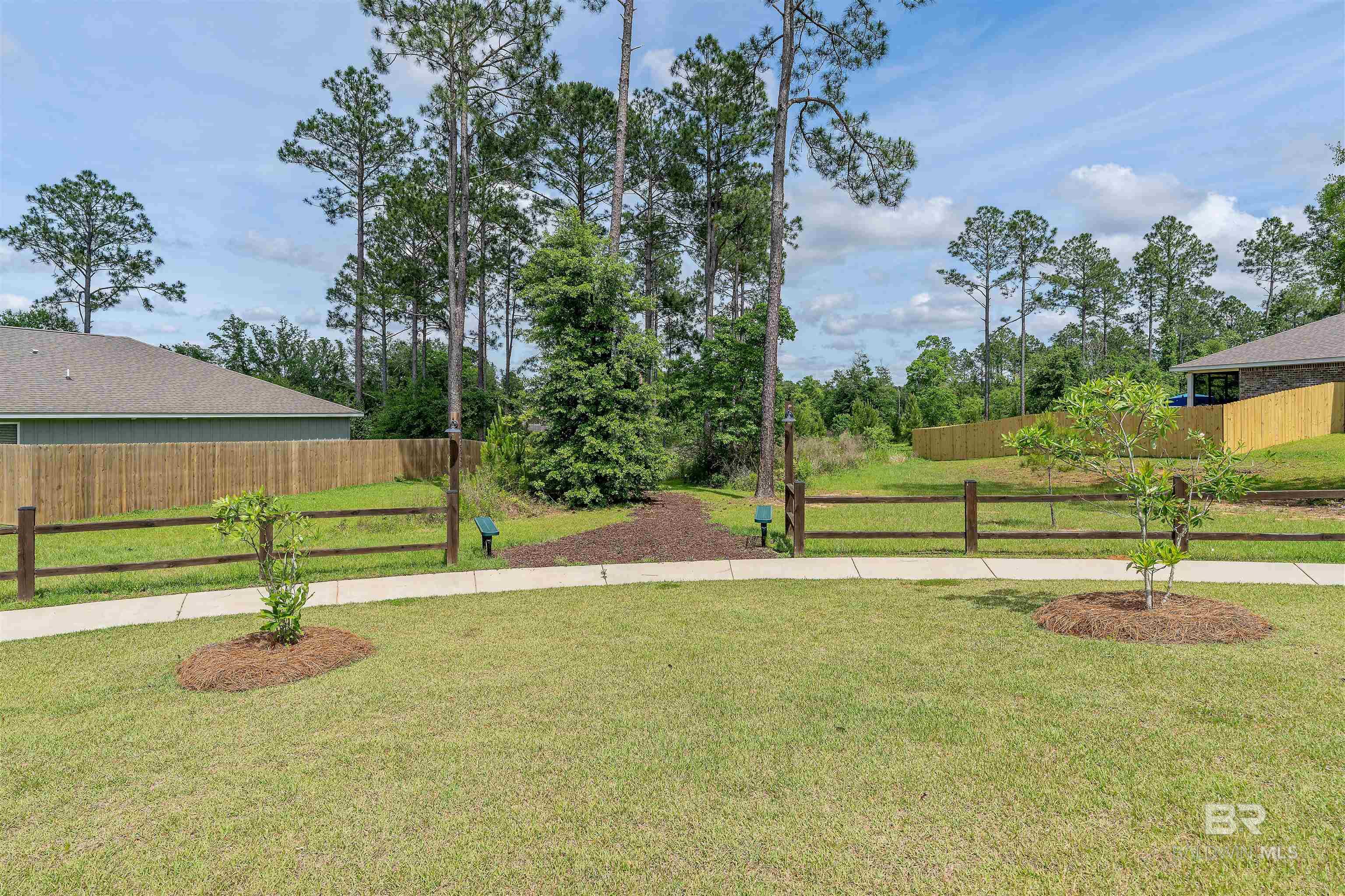 https://zimg.paragon.ice.com/ParagonImages/Property/PG/BCAR/395940/70/0/0/ed821be99c48caa5d6f7a9bad2cc18c0/7/ee9d28ffb41bb56ca2c96f30cfa7769f/395940-c81df062-1739-4536-8909-7395bdc15974.JPG