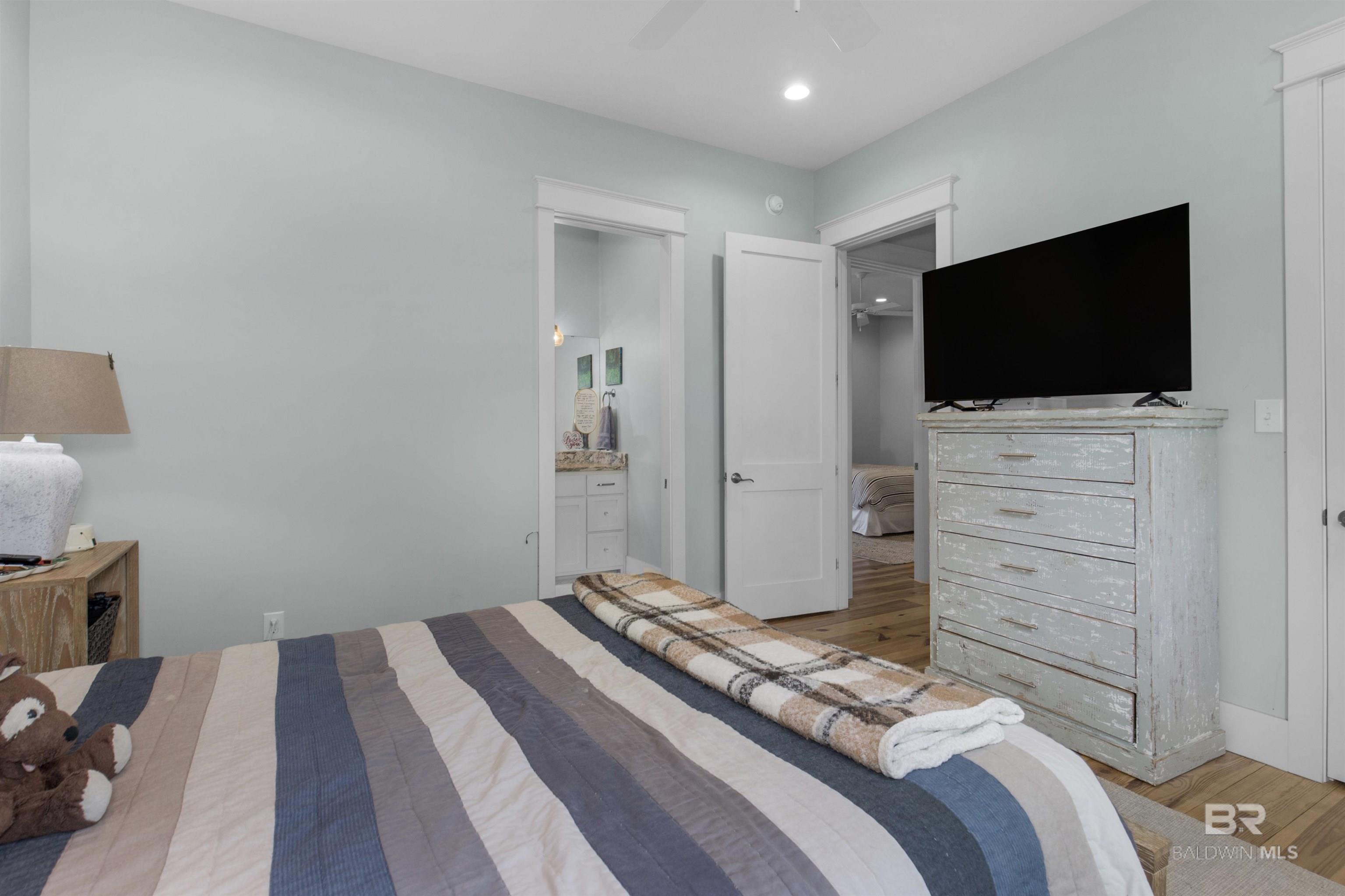 https://zimg.paragon.ice.com/ParagonImages/Property/PG/BCAR/395944/26/0/0/44a8ed1083e75a3ec839eaedcdc1c41d/7/7de504bf05816787c61e6c80f1ae66f4/395944-41723F79-0606-438E-B1A0-347808E0617B.JPG