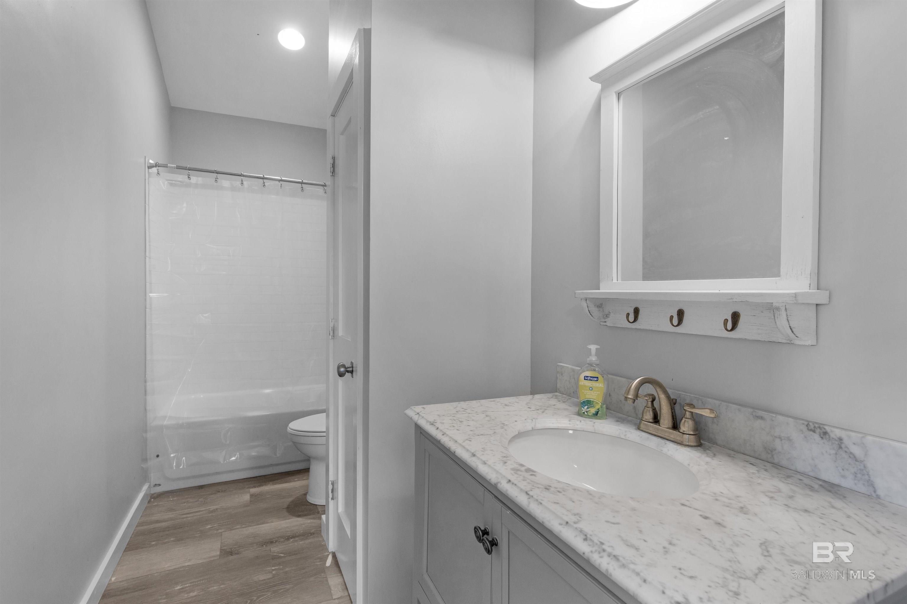 https://zimg.paragon.ice.com/ParagonImages/Property/PG/BCAR/395944/46/0/0/0f4c908eb3c5f3feba2ad3b71aec88d7/7/7de504bf05816787c61e6c80f1ae66f4/395944-8120797A-1414-4337-A885-7EA308447FC1.JPG