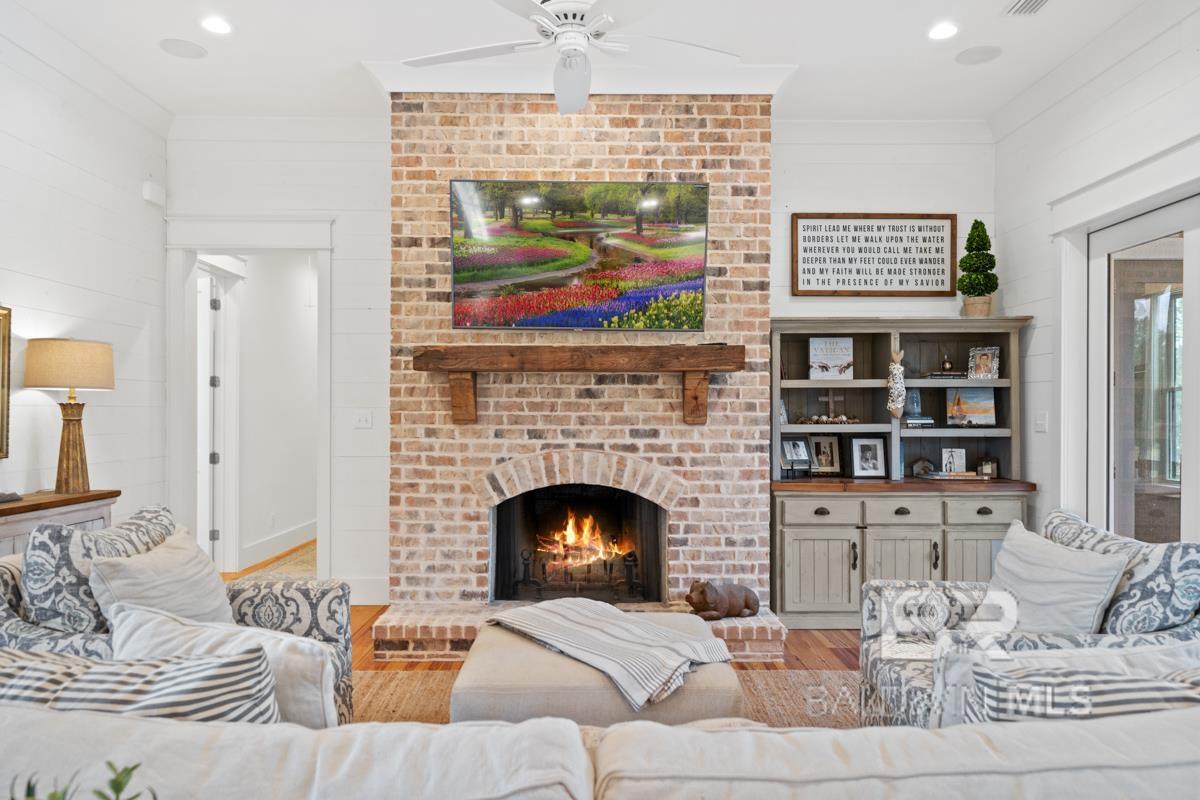 https://zimg.paragon.ice.com/ParagonImages/Property/PG/BCAR/395944/8/0/0/0d48422e5873565b0e98a0e4ad2f6fa0/7/7de504bf05816787c61e6c80f1ae66f4/395944-1A7F607E-6C22-44CF-9CB9-894B79E7C212.JPG