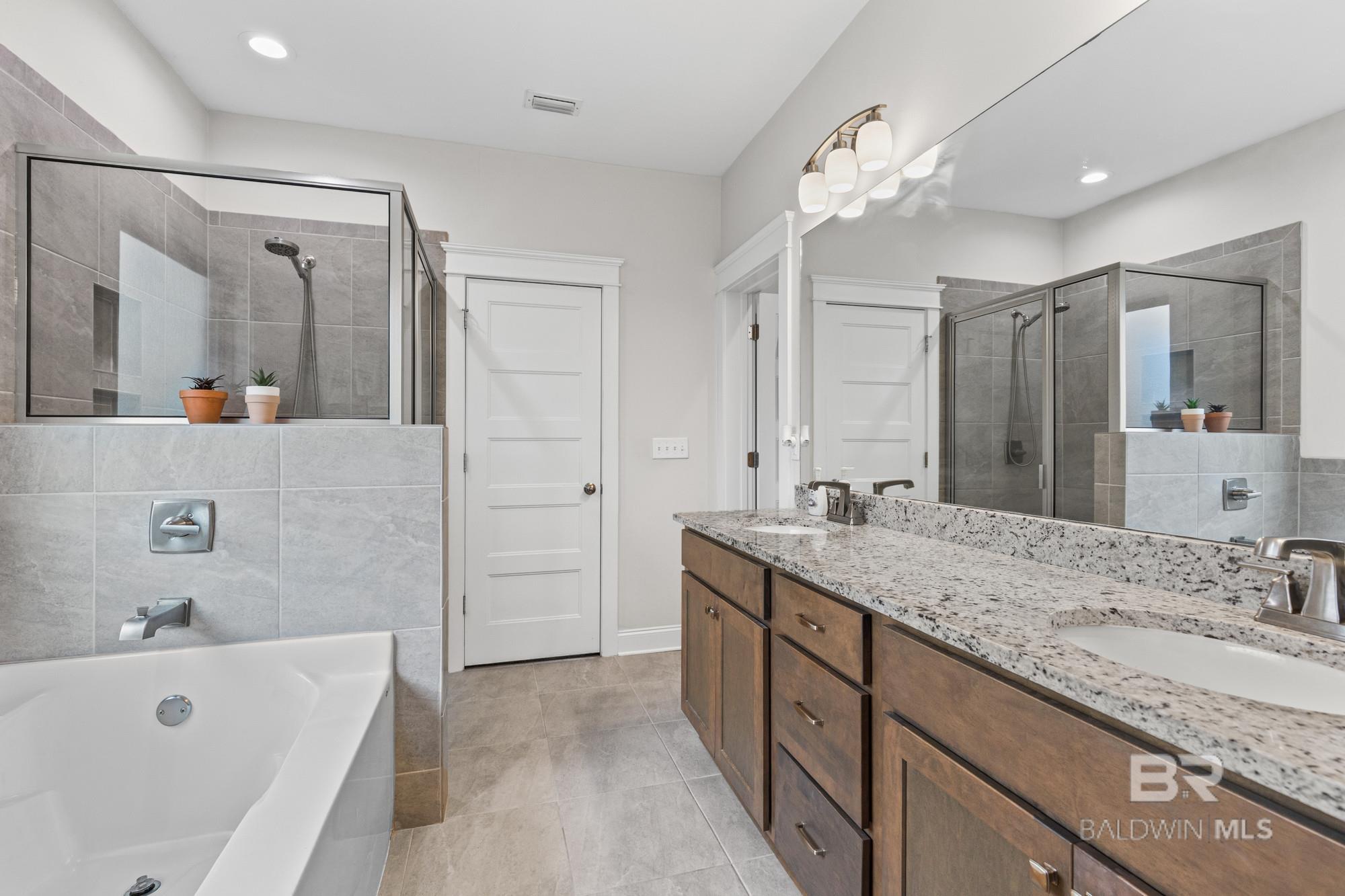 https://zimg.paragon.ice.com/ParagonImages/Property/PG/BCAR/395965/16/0/0/bdeabd5a5c332db42f3af0250e625a9b/7/ce82b948c408bb110f6a9e8f2d5cc185/395965-4589e17f-c3e7-429b-9a36-23ac9784060f.JPG