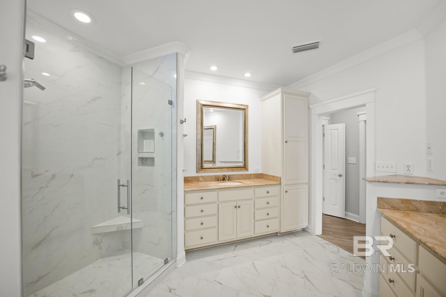 https://zimg.paragon.ice.com/ParagonImages/Property/PG/BCAR/395966/38/0/0/5dc5cc86c079ffb08cb00051ea45cd97/7/a5f58b867b55918eec5c9b562331e401/395966-57F4EDD2-0999-4D57-8F93-52EFE2EB153B.JPG