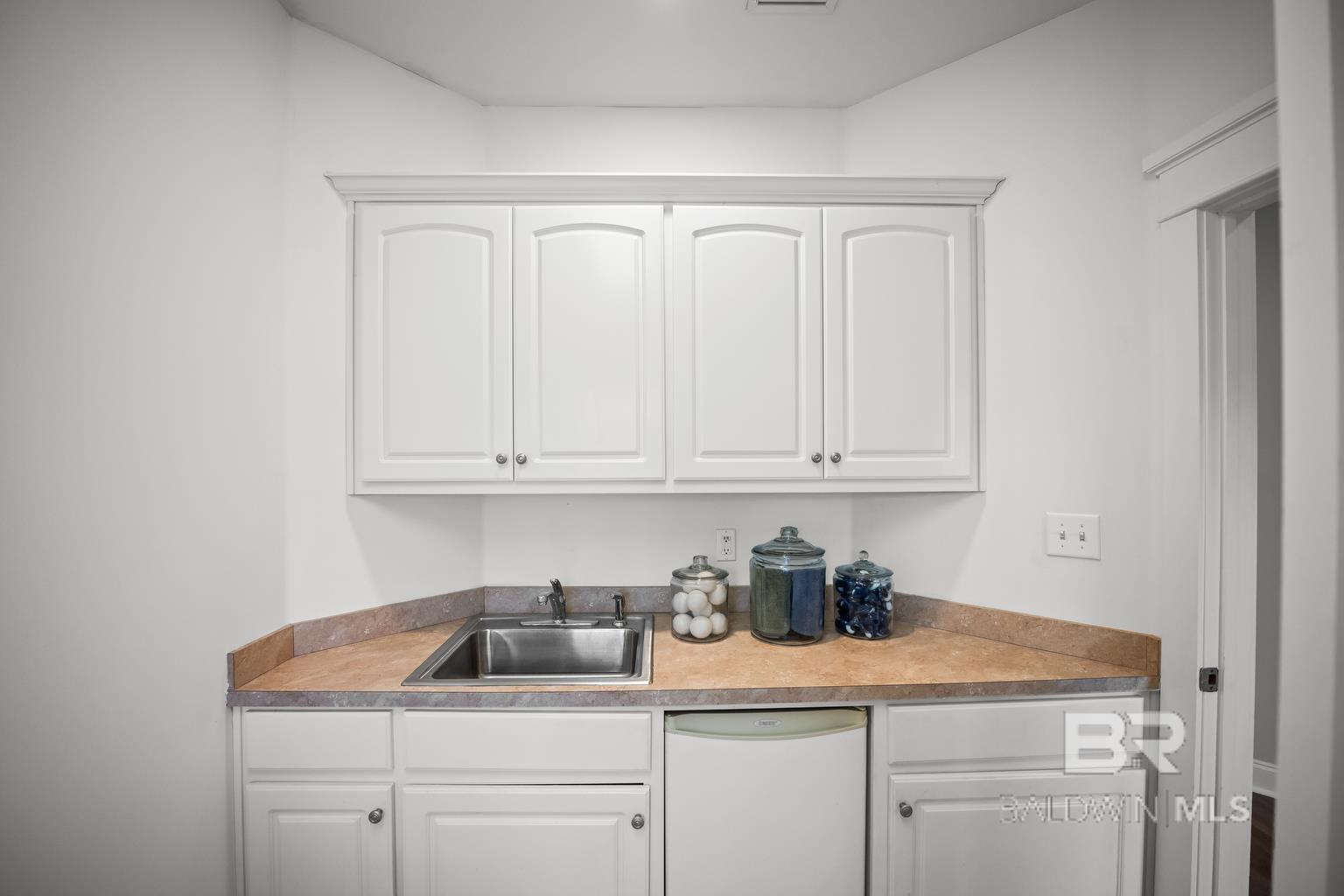 https://zimg.paragon.ice.com/ParagonImages/Property/PG/BCAR/395966/46/0/0/be6430d9c2c5dc901ba74528deecff43/7/a5f58b867b55918eec5c9b562331e401/395966-54471E72-11A5-48AE-9826-B82991B5D897.JPG