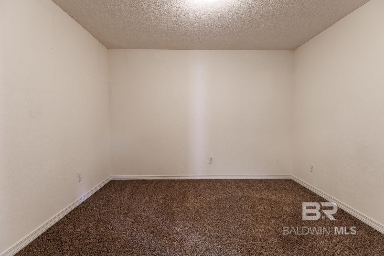 https://zimg.paragon.ice.com/ParagonImages/Property/PG/BCAR/395976/24/0/0/d324b8541164108d360641d0391d5501/7/87ee688ac53bd0f9bece6f3cc84fb84b/395976-16080209-2a29-4c08-beab-1d849f7a4c65.JPG