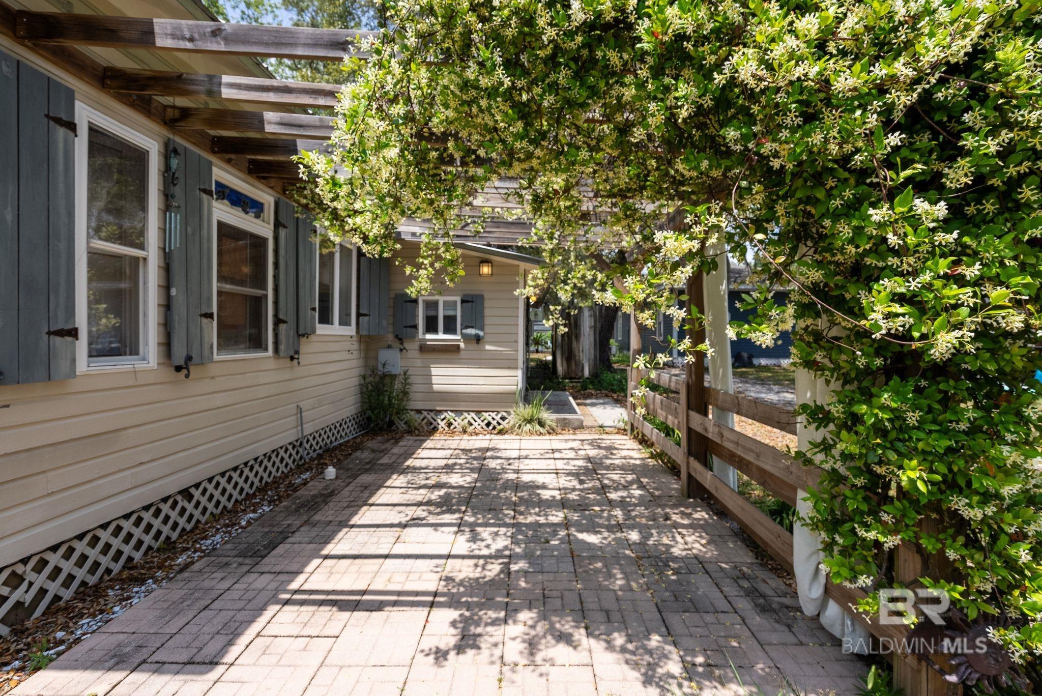 https://zimg.paragon.ice.com/ParagonImages/Property/PG/BCAR/396009/41/0/0/9506f28898b3ac9652e45c511f6e5bc3/7/392c234cec7cbdde81e8a8dd0016be0a/396009-4b1c730d-d622-4b6f-ae84-f1af3402d15a.JPG
