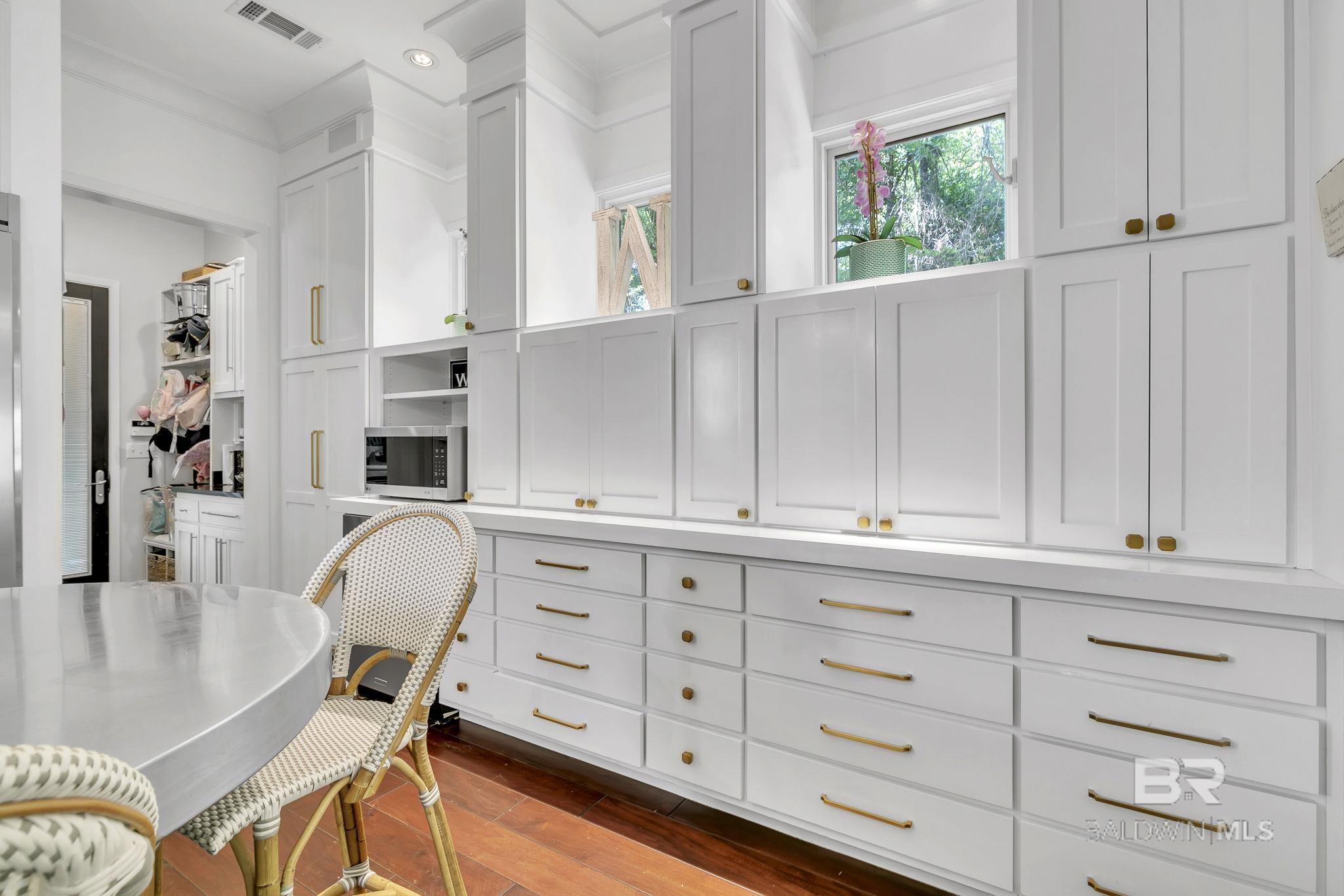 https://zimg.paragon.ice.com/ParagonImages/Property/PG/BCAR/396012/14/0/0/c4652524fee8e51effd5976971cdf75a/7/552037c4f52f163413db199755eb3450/396012-B2677B6A-DEB7-4DB9-B81A-8BC0D547E9BB.JPG