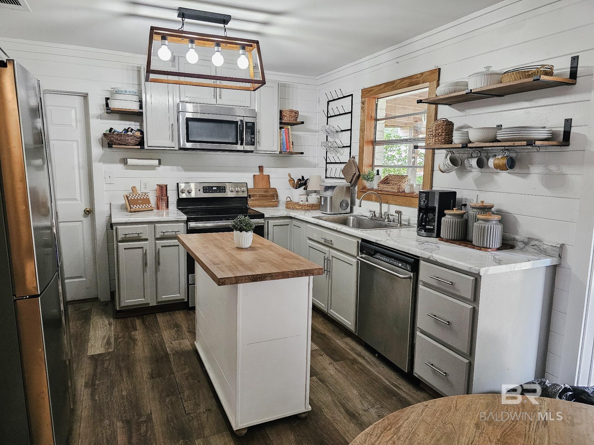 https://zimg.paragon.ice.com/ParagonImages/Property/PG/BCAR/396029/14/0/0/d4762dcb3f1d2f71f4e742527e7c9071/7/a6134346878f1645e8c68a38fc72f37e/396029-726d3599-2c47-430e-9193-1f949ea21ac7.JPG