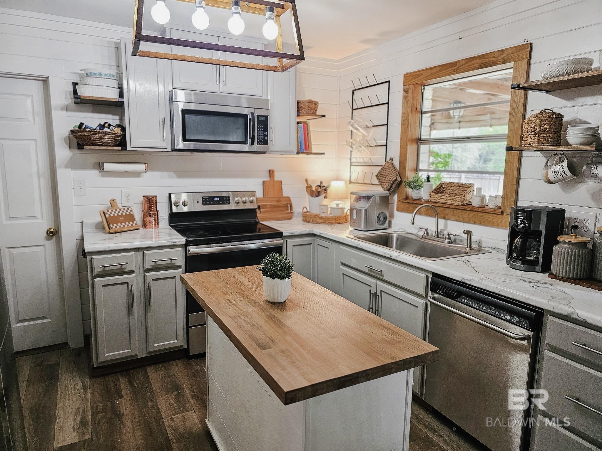 https://zimg.paragon.ice.com/ParagonImages/Property/PG/BCAR/396029/15/0/0/0c3f9a3e4ba3cc1144e5a11560ed518f/7/a6134346878f1645e8c68a38fc72f37e/396029-72fbf991-2d27-4656-b998-99e04c252dca.JPG