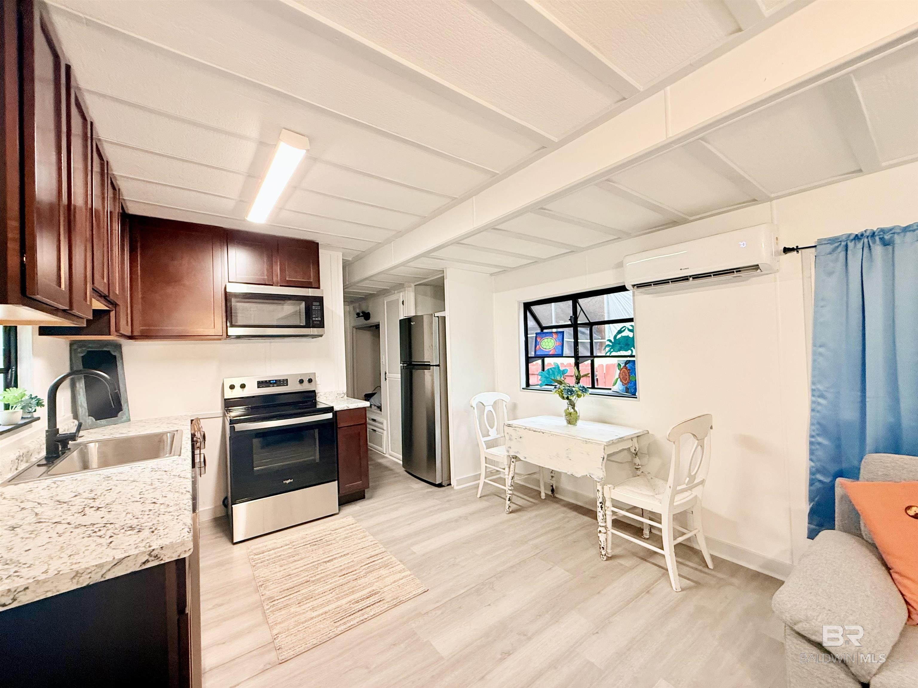 https://zimg.paragon.ice.com/ParagonImages/Property/PG/BCAR/396035/4/0/0/def35da40d500369183bd8ff0f28ed2b/7/f602afb574c69b8933564f4e16ca7999/396035-52adfcb1-31ed-439c-8e41-69614cc48957.JPG