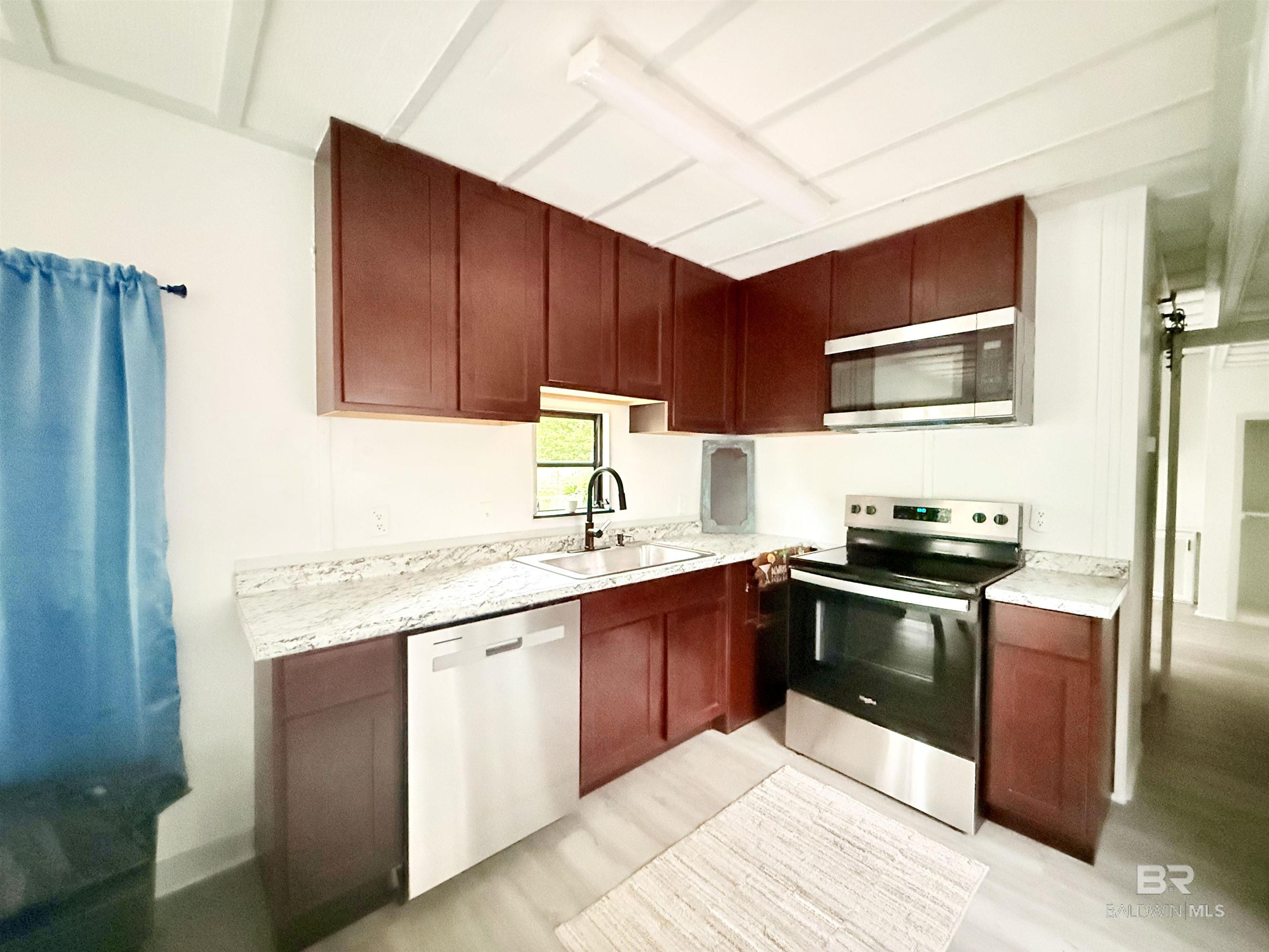https://zimg.paragon.ice.com/ParagonImages/Property/PG/BCAR/396035/7/0/0/01a66956c8f66185dd3367b70a3532b3/7/f602afb574c69b8933564f4e16ca7999/396035-02b06066-56a7-404f-8a3c-cd255b2c1499.JPG