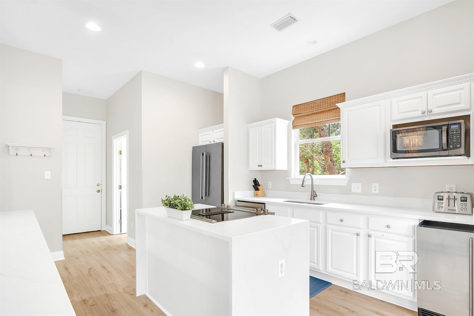https://zimg.paragon.ice.com/ParagonImages/Property/PG/BCAR/396049/20/0/0/7dd5d0d063d85106bbd1871934d65904/7/27d4451149cd227265302db70d903f23/396049-7F9B3A7C-E38E-4A93-A1A8-AAA91585B029.JPG