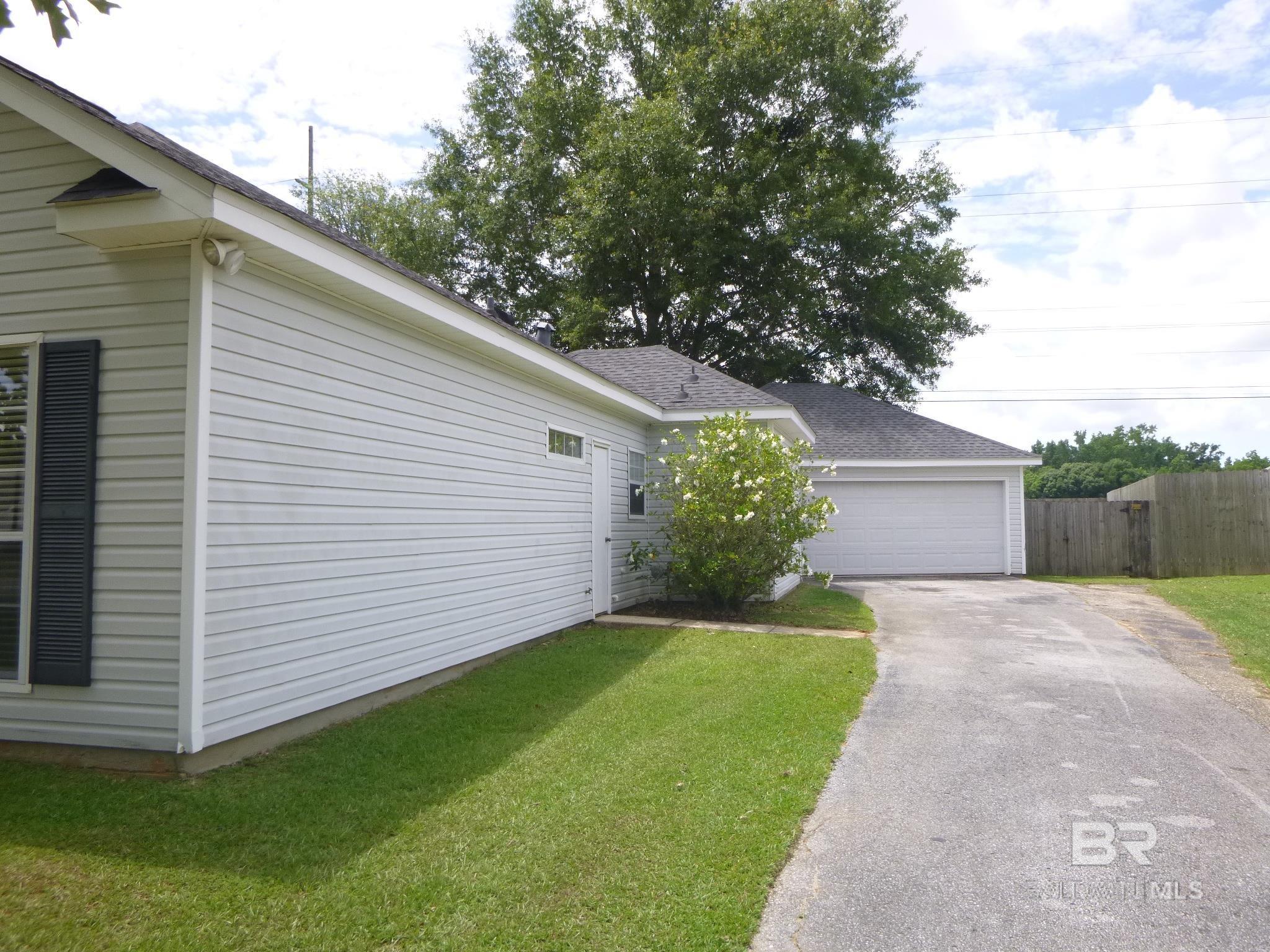 https://zimg.paragon.ice.com/ParagonImages/Property/PG/BCAR/396080/2/0/0/1801ce37a19c35b48f3fbdf4048d2e99/7/5a3474ae356b634daf01e24414debe2e/396080-13738a0d-e43a-458a-92bb-74e57e12178b.JPG