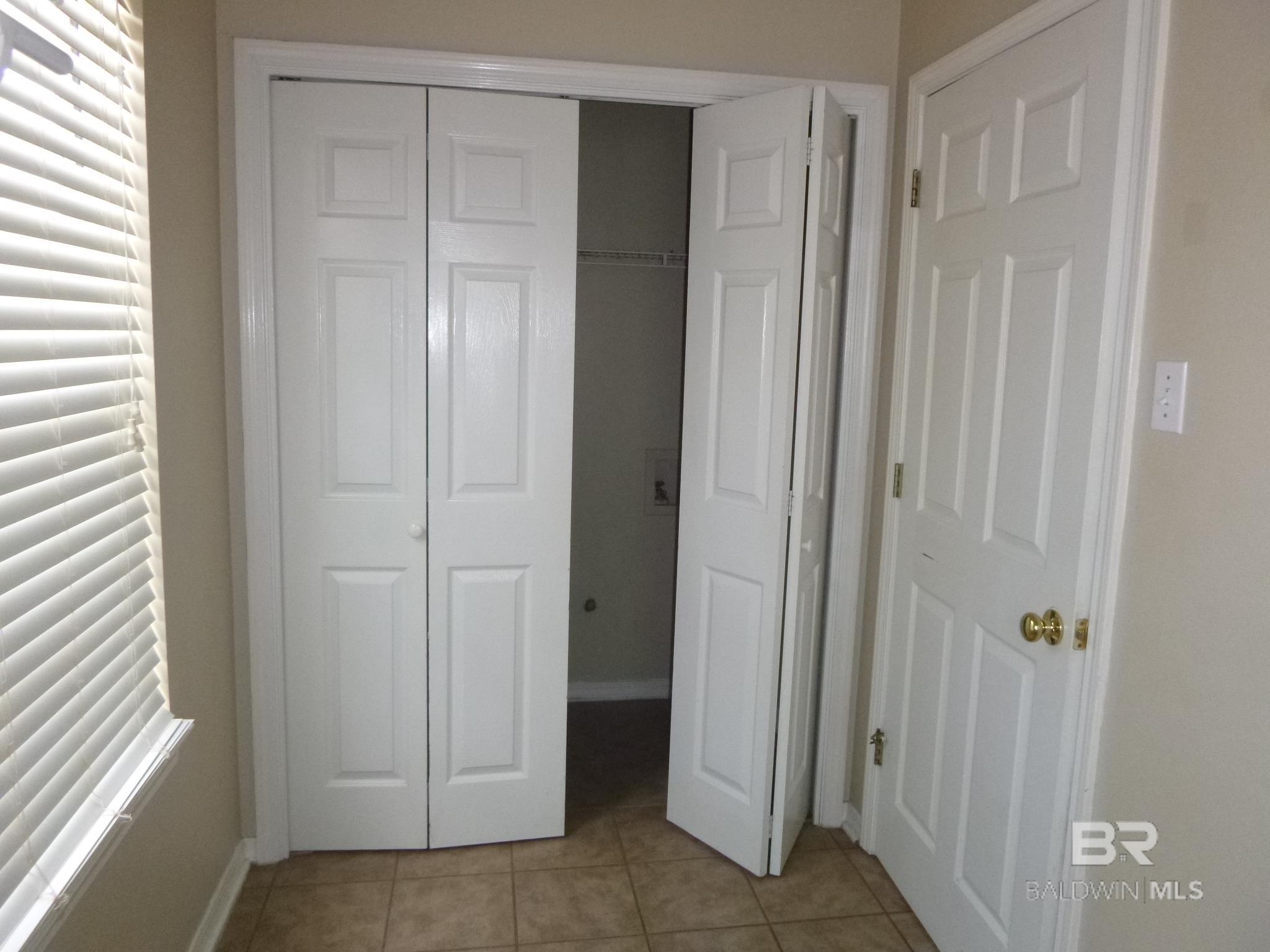 https://zimg.paragon.ice.com/ParagonImages/Property/PG/BCAR/396080/24/0/0/abbd6a34c3d6bfaea2cb17549021f365/7/5a3474ae356b634daf01e24414debe2e/396080-a9923463-b3e3-4412-afdd-a6e3fb59bfe6.JPG
