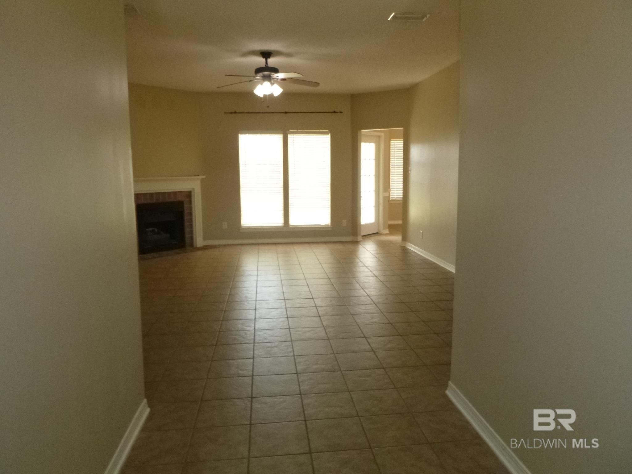 https://zimg.paragon.ice.com/ParagonImages/Property/PG/BCAR/396080/4/0/0/bbde3e150042b3b6ca5cd3057b8c9c7a/7/5a3474ae356b634daf01e24414debe2e/396080-106a94d0-2a4a-47c9-841c-d7e60fa55dcd.JPG