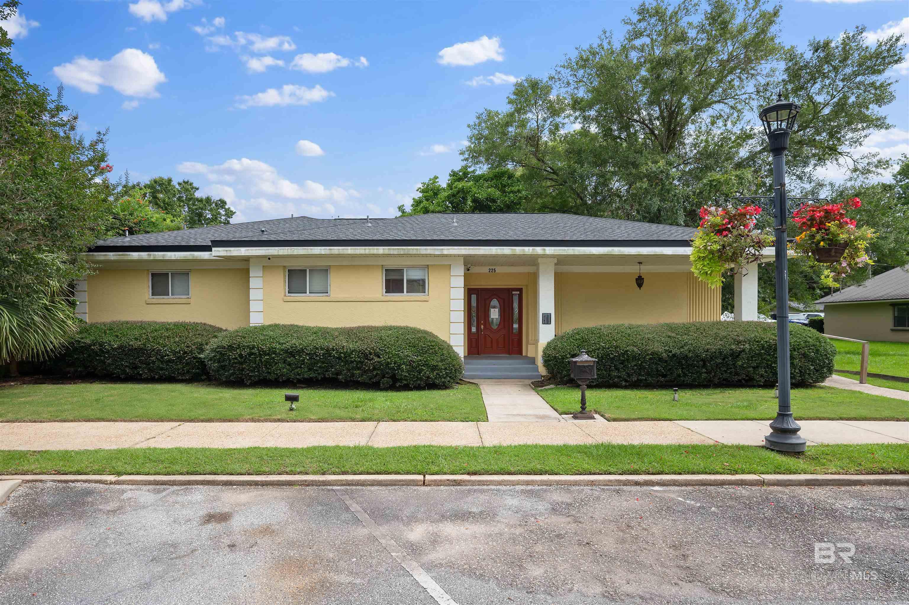 225 W Laurel Avenue