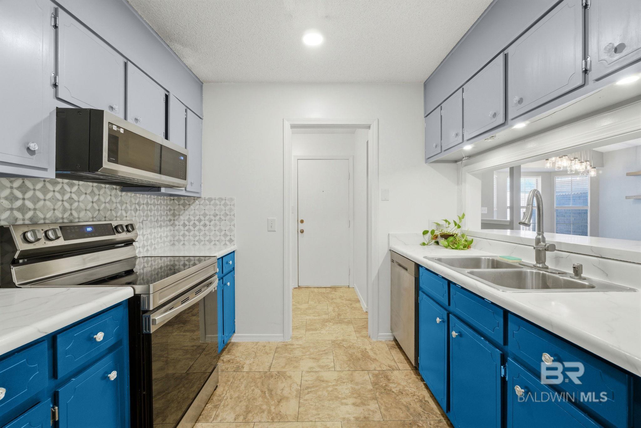 https://zimg.paragon.ice.com/ParagonImages/Property/PG/BCAR/396127/11/0/0/3bf1a9b5ca56036a8d5d729835ed3972/7/da4d3245f70af51a00a50bf180e2a820/396127-33f12df3-328e-49d3-8da5-914a1abf7191.JPG