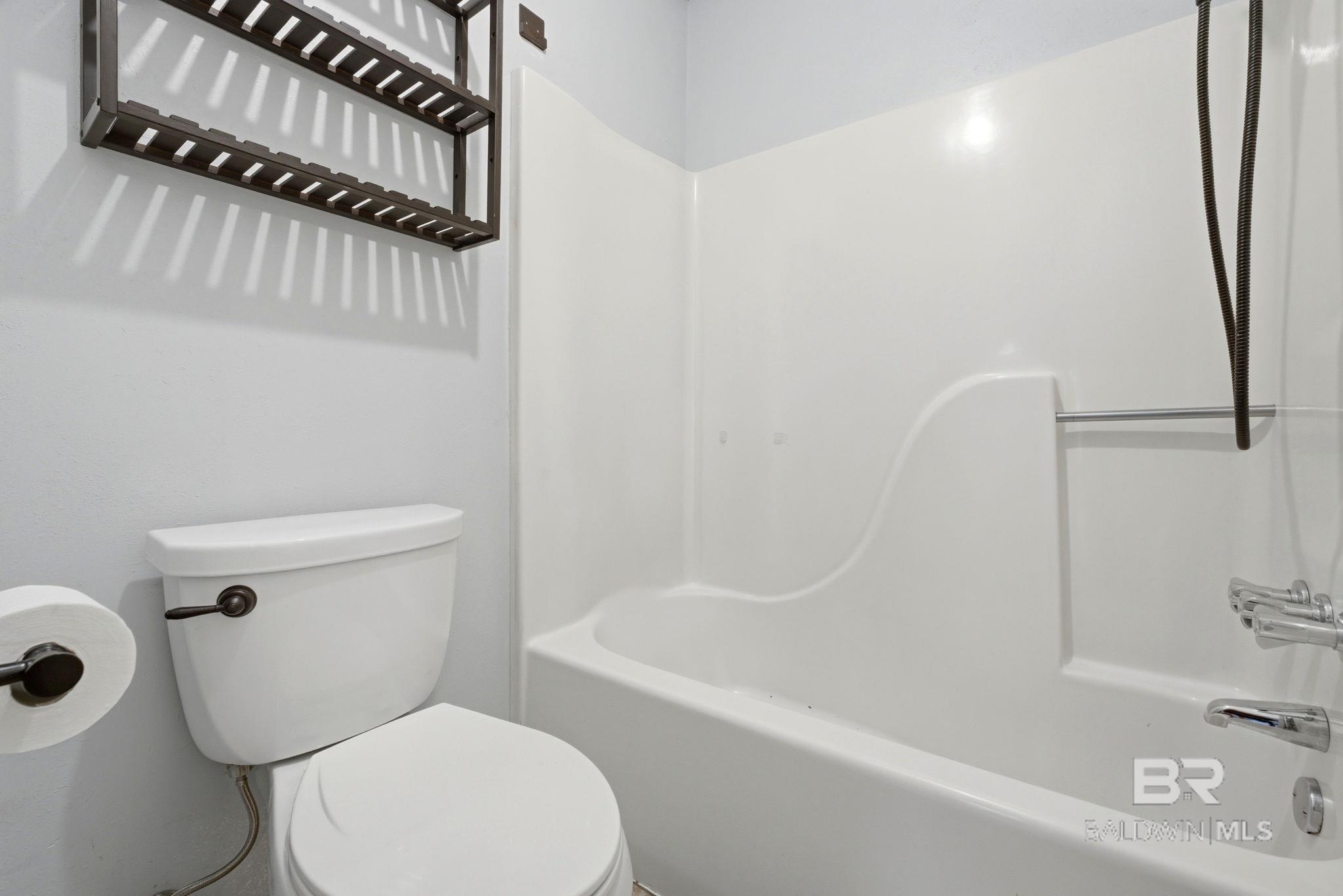 https://zimg.paragon.ice.com/ParagonImages/Property/PG/BCAR/396127/21/0/0/5fec5f901b003a89153d099ca6bbf5d8/7/da4d3245f70af51a00a50bf180e2a820/396127-edb6eb8b-ce26-443a-a045-3c1a8d717048.JPG