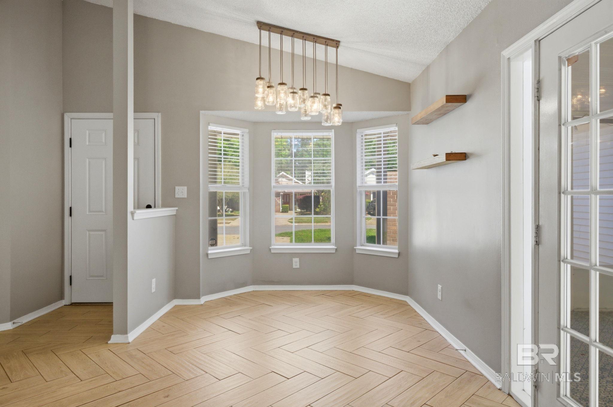 https://zimg.paragon.ice.com/ParagonImages/Property/PG/BCAR/396127/7/0/0/be70f84ea7e58c8a5023cf8de6911d54/7/da4d3245f70af51a00a50bf180e2a820/396127-141c13a4-b94f-4fc2-97cb-1728dadb451d.JPG