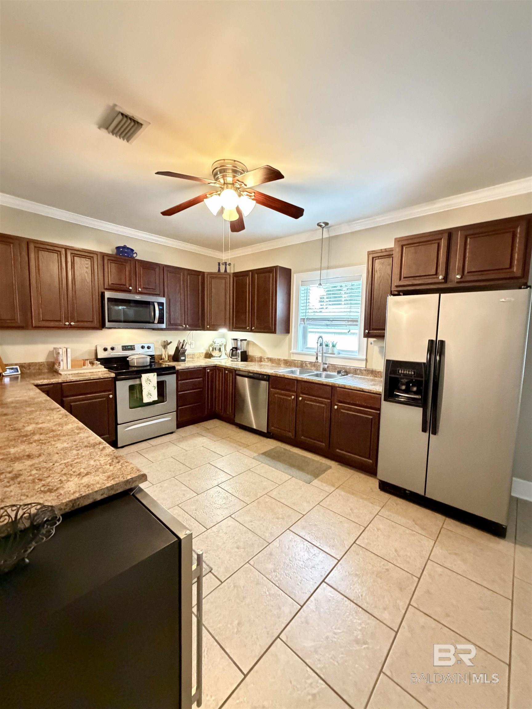 https://zimg.paragon.ice.com/ParagonImages/Property/PG/BCAR/396129/3/0/0/6cf8ee2b1bee8b98e27a495dd43c3672/7/2de1798d62020bef826ffc1272aad491/396129-8d962336-d40f-4f72-8e9b-1b567a5433eb.JPG