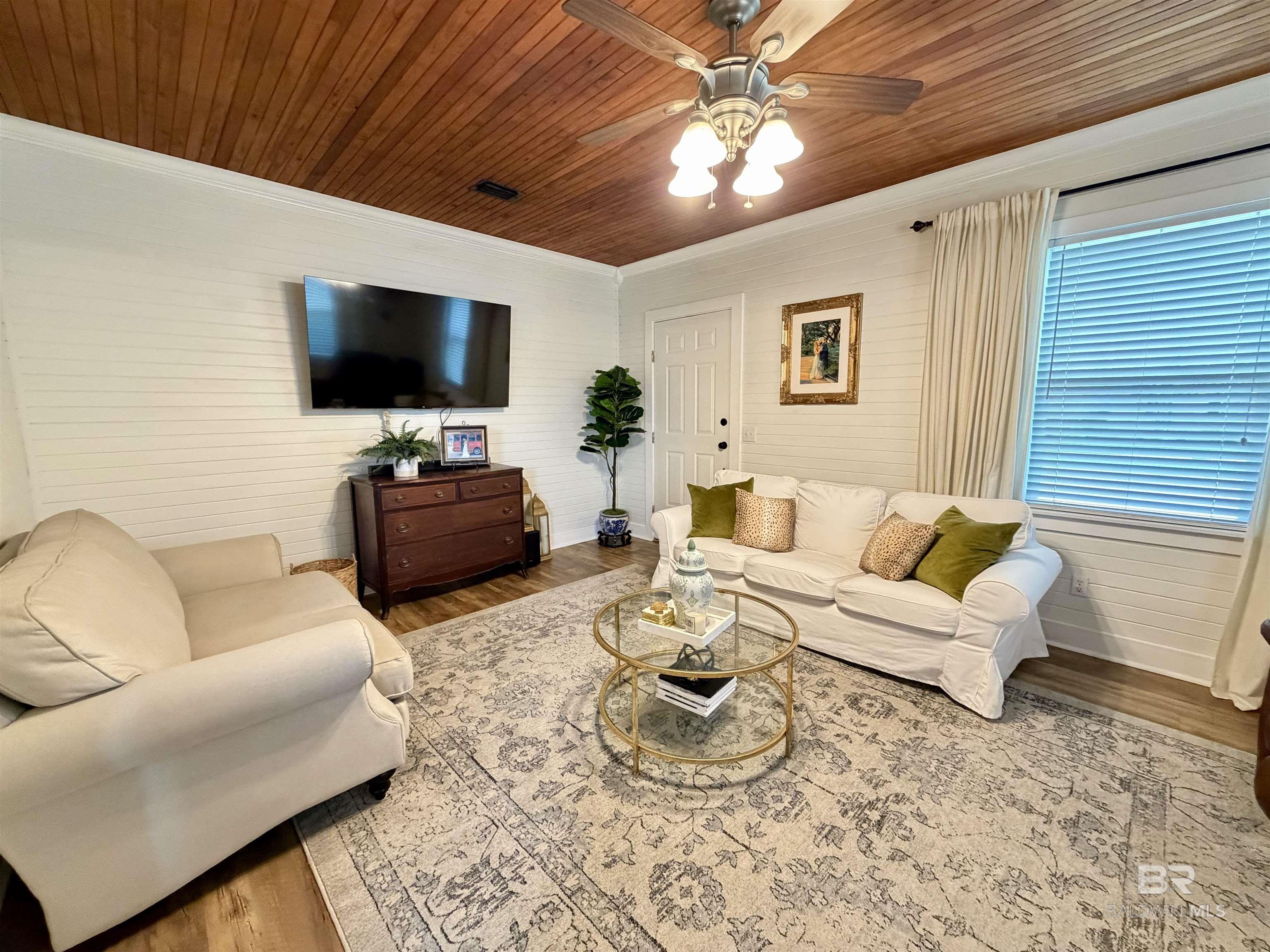 https://zimg.paragon.ice.com/ParagonImages/Property/PG/BCAR/396129/7/0/0/0227f652a098933264d438d8f06b3cb0/7/2de1798d62020bef826ffc1272aad491/396129-6b5398ad-341c-45e2-8a89-8db394c6832b.JPG