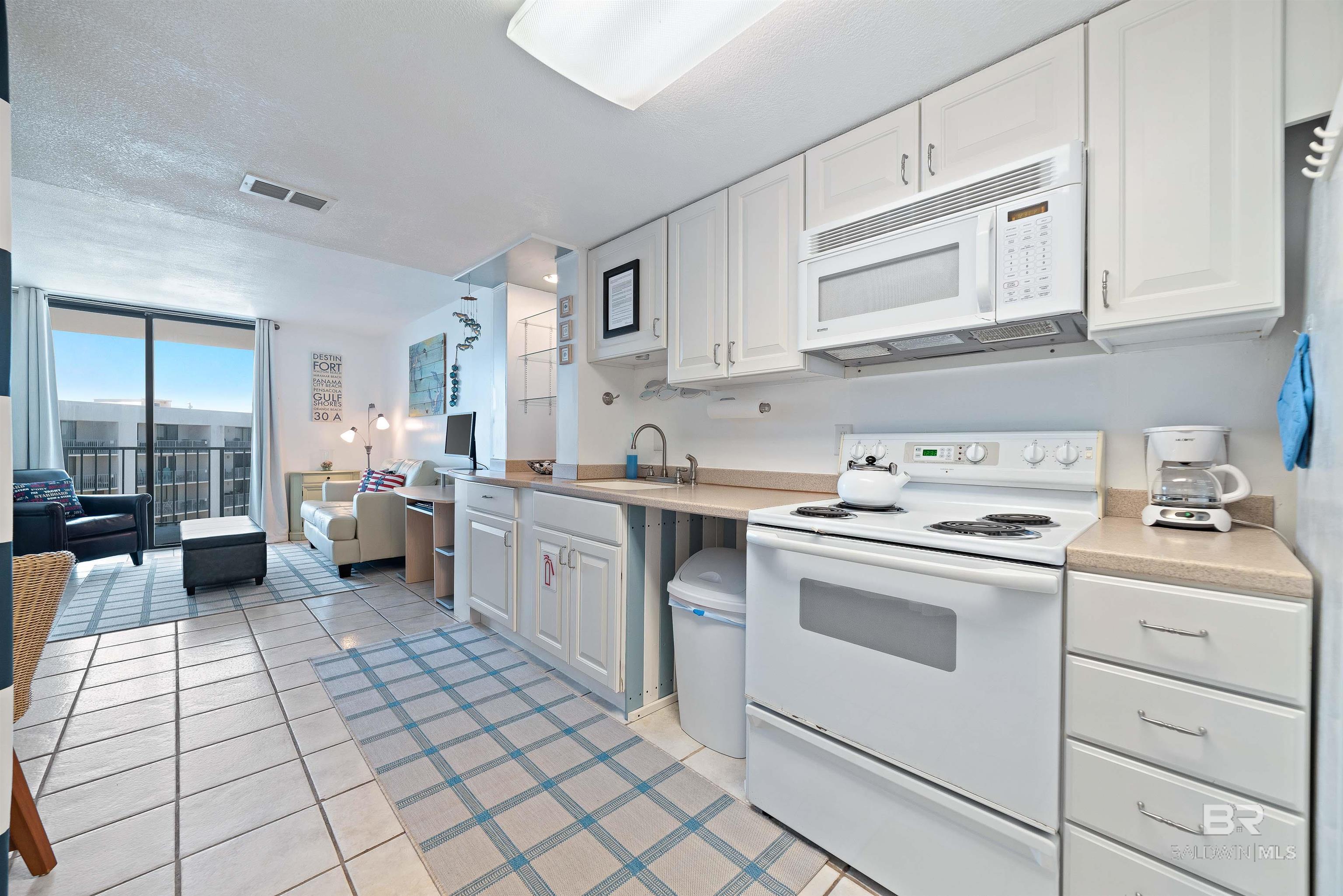 https://zimg.paragon.ice.com/ParagonImages/Property/PG/BCAR/396130/7/0/0/21b13aa97d240ef909d0893e19106b59/7/268363a72b4f6ddfbd6a75b4b8330f93/396130-104db371-7ad7-44d7-b65c-0b7542882963.JPG