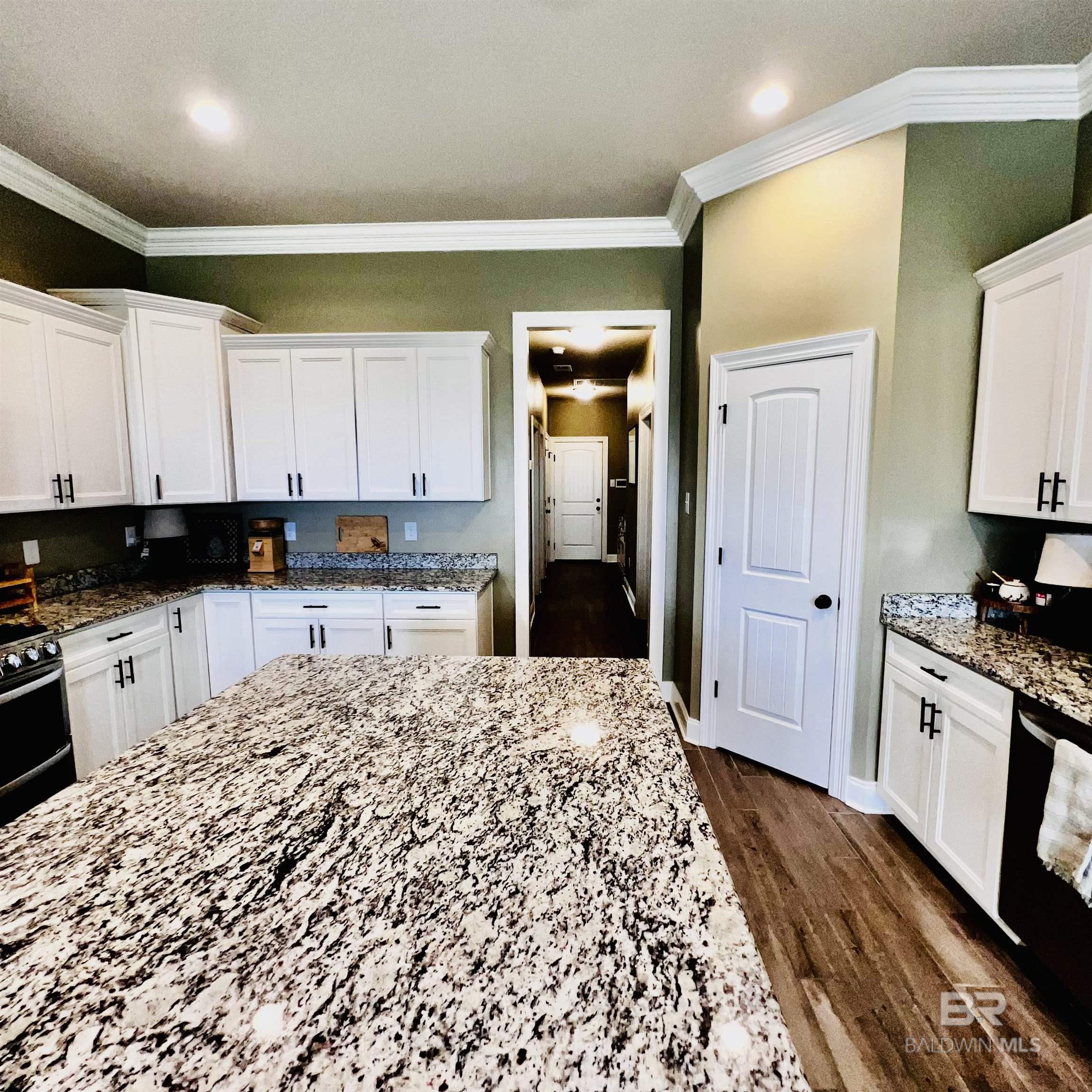 https://zimg.paragon.ice.com/ParagonImages/Property/PG/BCAR/396132/6/0/0/2e1c4cc8538f50fe4d7e285a643497d2/7/d5ed00960a9967c80ddfe19eed8aaf8c/396132-4b08ae5d-fa03-4439-aab8-f116aa5ef261.JPG