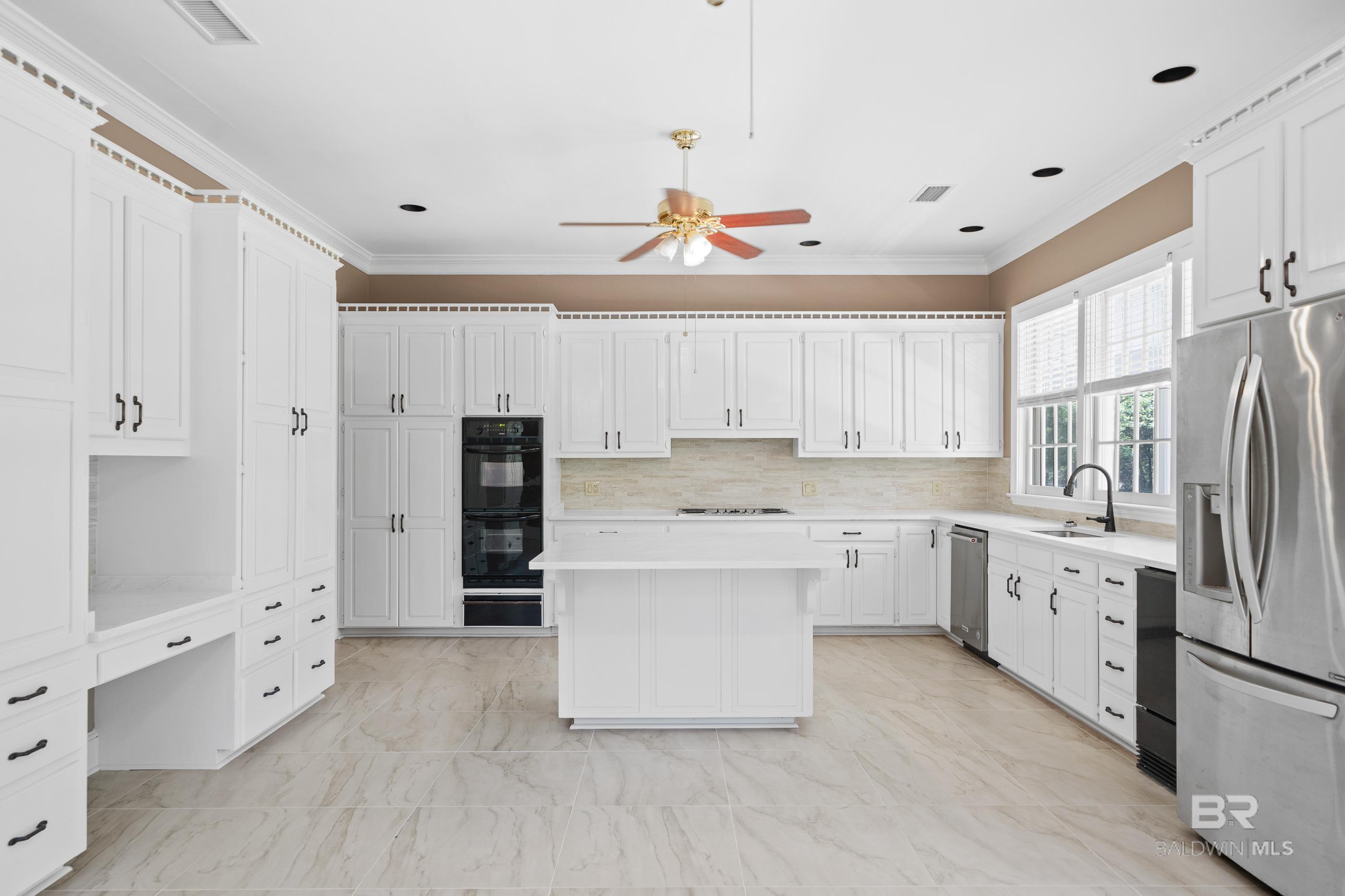 https://zimg.paragon.ice.com/ParagonImages/Property/PG/BCAR/396134/20/0/0/77261cf512dd44dc62a7ef8654d2a062/7/dfb3cff1a7edbc8d3dd278888d0749ad/396134-dc7d0529-0b28-4434-9dfb-a20968f6e866.JPG