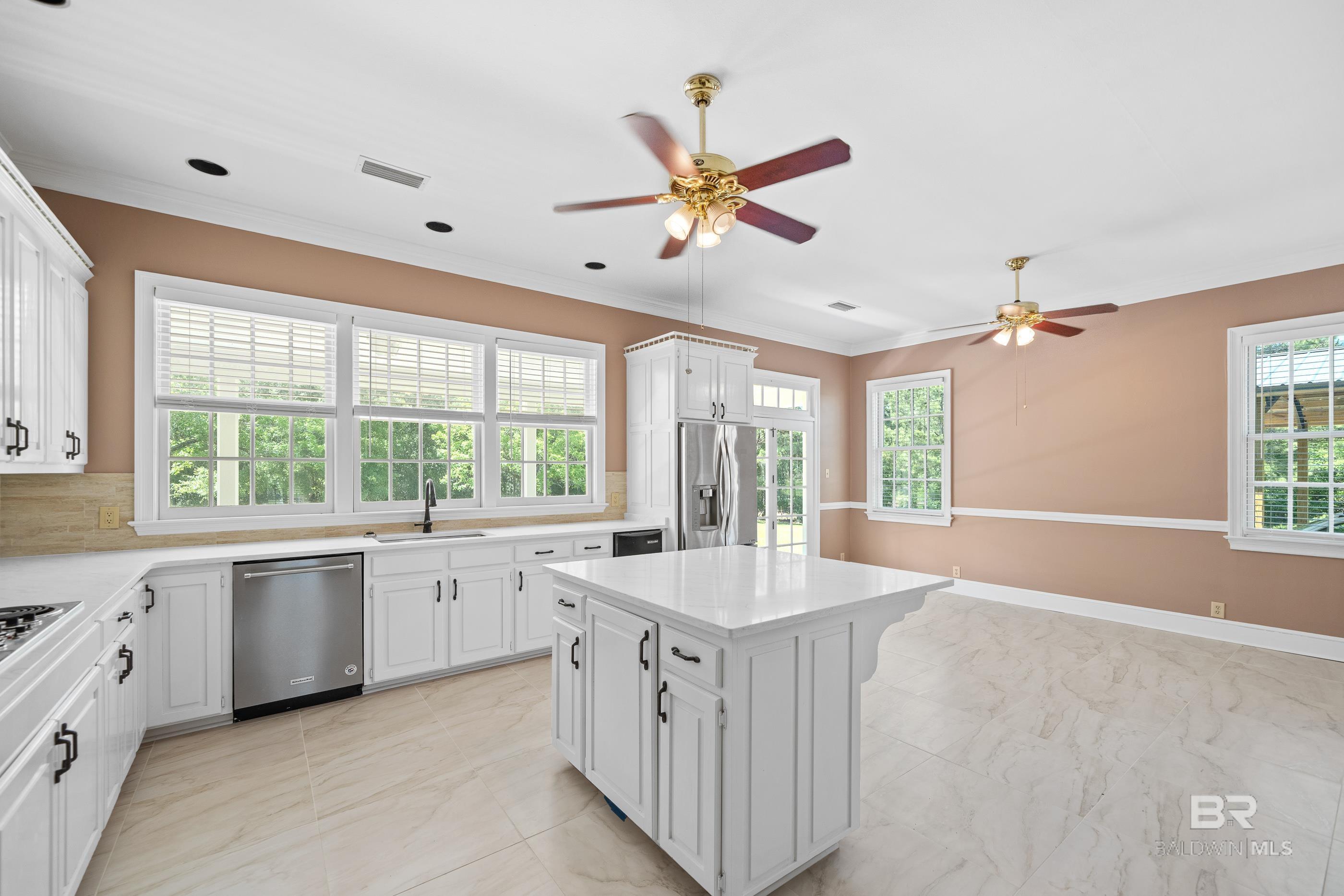 https://zimg.paragon.ice.com/ParagonImages/Property/PG/BCAR/396134/22/0/0/260f644472f0a0b13143c078b670ebdb/7/dfb3cff1a7edbc8d3dd278888d0749ad/396134-6df2281f-1450-42be-b272-f61bb9de9149.JPG