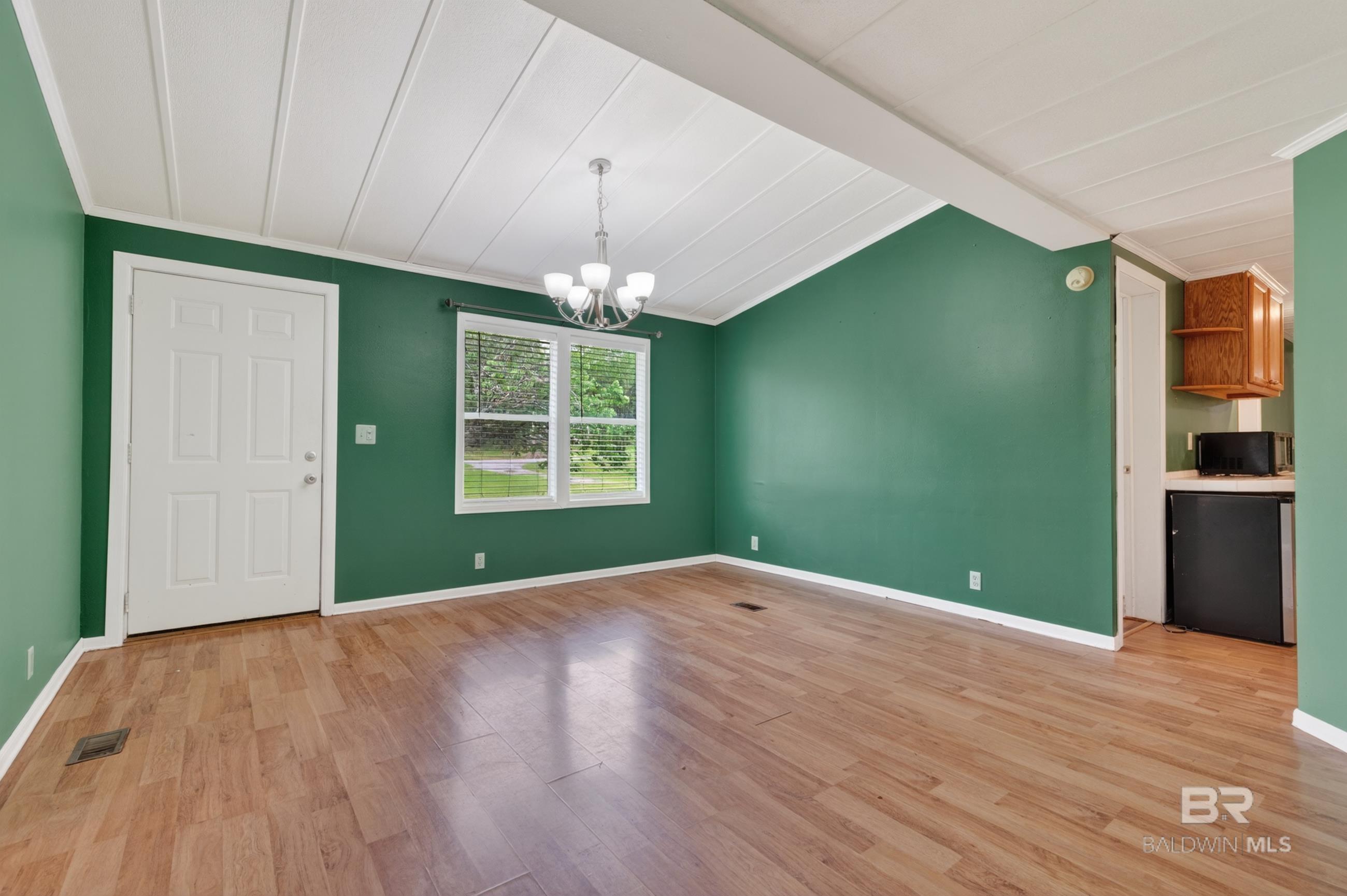 https://zimg.paragon.ice.com/ParagonImages/Property/PG/BCAR/396137/28/0/0/7106b4547ed712bfd2328e0e74feb700/7/00ae9acc52bdf228baa97ede553d3a00/396137-0ad172dc-6f95-47bd-8d33-de6d7c5044ae.JPG