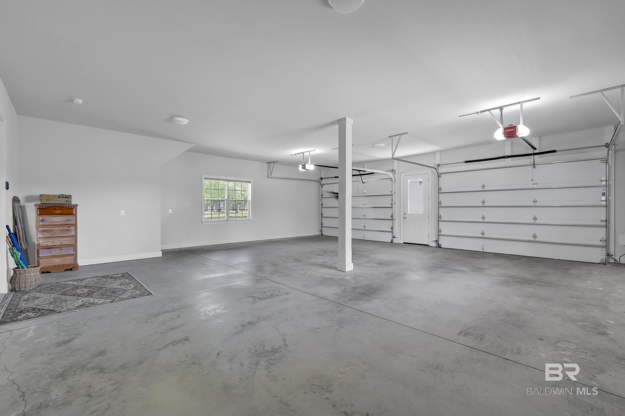 https://zimg.paragon.ice.com/ParagonImages/Property/PG/BCAR/396138/48/0/0/33546b7e43f3a599c5d247a2a3f87c88/7/4f142fec323316dd62b485141e2b9e36/396138-90a6e475-af6d-4796-a547-92511487212b.JPG