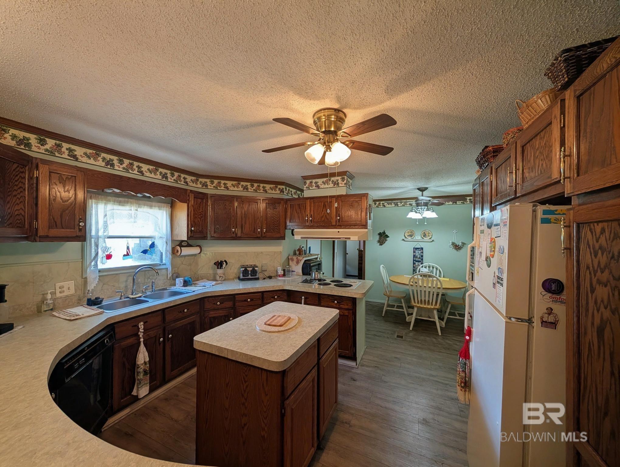 https://zimg.paragon.ice.com/ParagonImages/Property/PG/BCAR/396139/8/0/0/d22dcd188d142a6781b7dc5010a43525/7/a9fd20317de7f54040086d2ac918208b/396139-03b28f00-b563-4dac-bfdd-ff5a66942dce.JPG