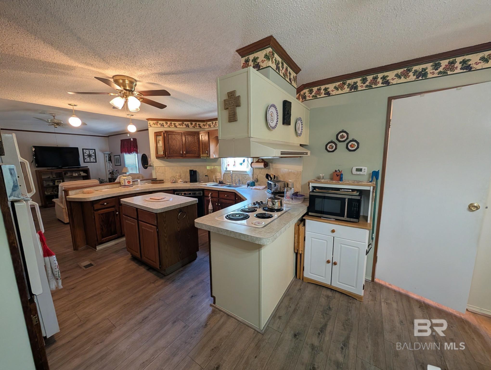 https://zimg.paragon.ice.com/ParagonImages/Property/PG/BCAR/396139/9/0/0/81a5b52fe9d353749b7e759121fa9570/7/a9fd20317de7f54040086d2ac918208b/396139-ff9d734c-b75f-4bd9-8d0a-db0745847438.JPG