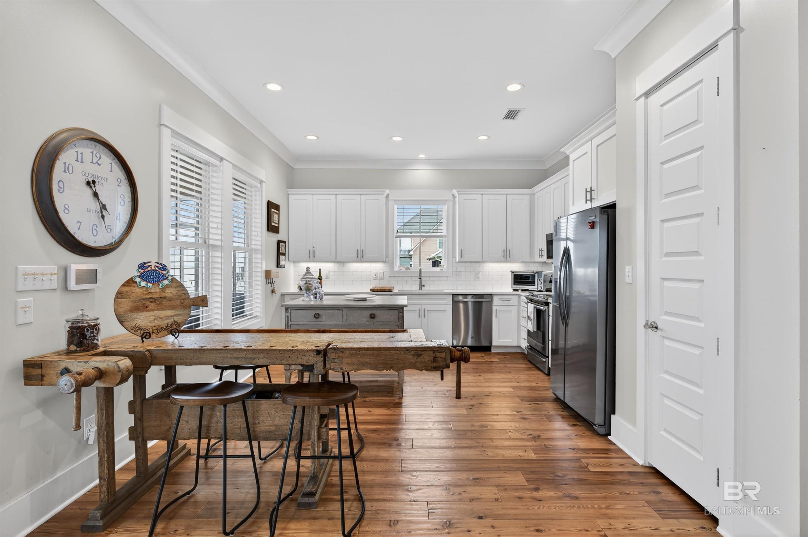 https://zimg.paragon.ice.com/ParagonImages/Property/PG/BCAR/396153/26/0/0/c70f2d3f358e578f978c05e59b29f3c1/7/5d2a1464b8137458abbb0c3def3e37ff/396153-ce892d4d-a6b4-4ab3-934a-4b8baf39a062.JPG