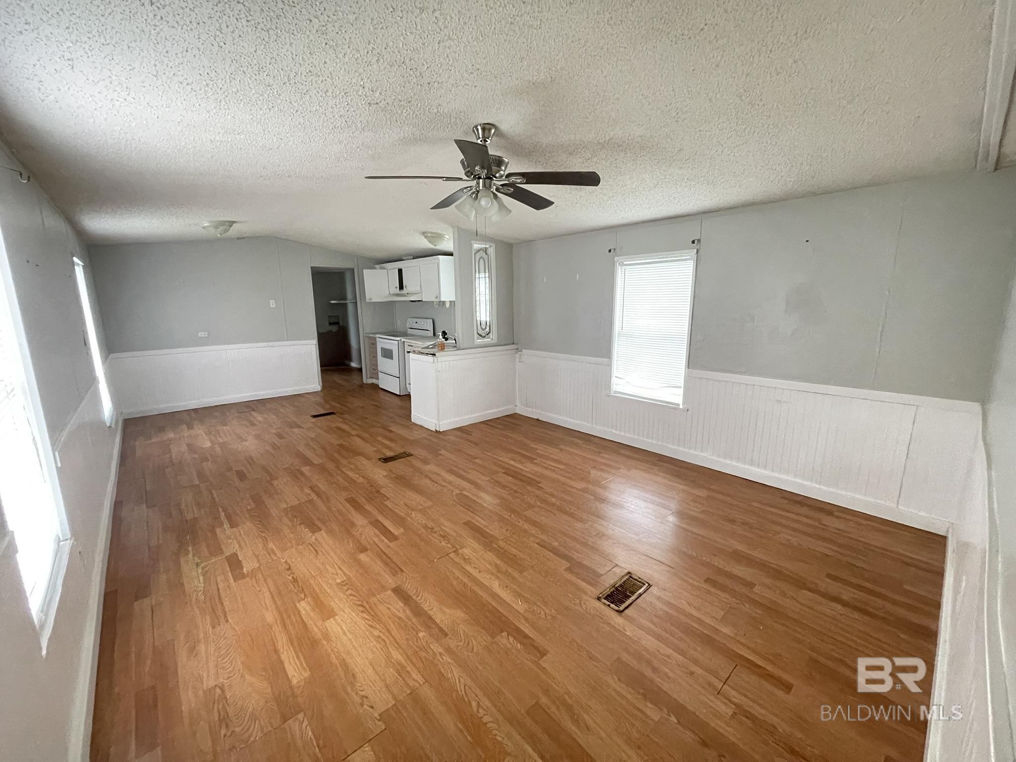 https://zimg.paragon.ice.com/ParagonImages/Property/PG/BCAR/396253/1/0/0/2266b12d95934ca8858f0fbbac0139a8/7/fac6f4d012af8f24f69106fc0f92f154/396253-c6d6d2b5-cd62-4834-9a56-92c8be87f0fc.JPG