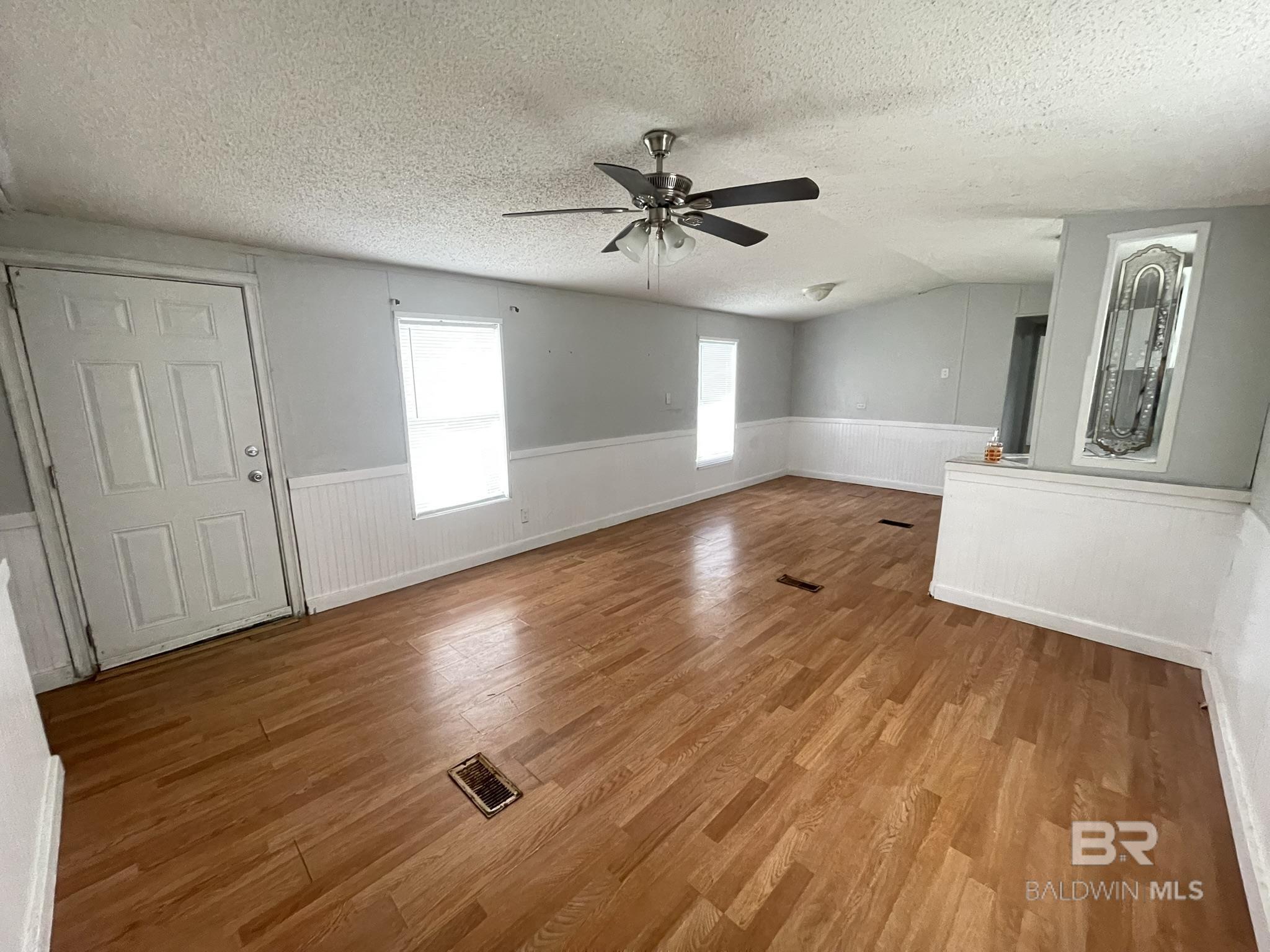 https://zimg.paragon.ice.com/ParagonImages/Property/PG/BCAR/396253/2/0/0/f34d32ace63349b49842d870f5ccedbf/7/fac6f4d012af8f24f69106fc0f92f154/396253-6be7f918-023e-4c63-9c6b-7a0557d764ac.JPG