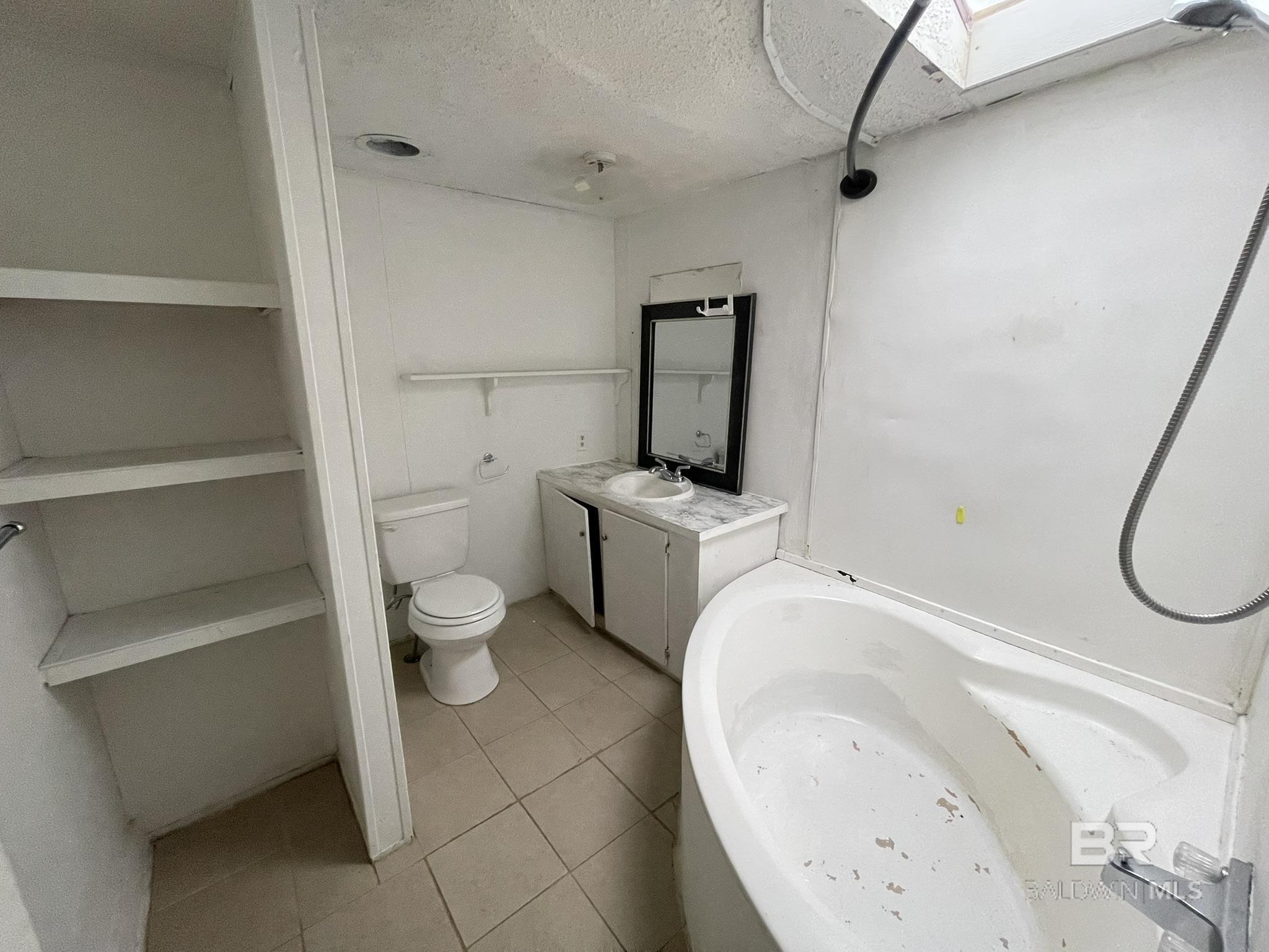 https://zimg.paragon.ice.com/ParagonImages/Property/PG/BCAR/396253/8/0/0/0da7f77e3da239025ba33a939990f4a6/7/fac6f4d012af8f24f69106fc0f92f154/396253-288237af-e8d6-4016-a066-45167d721f8f.JPG