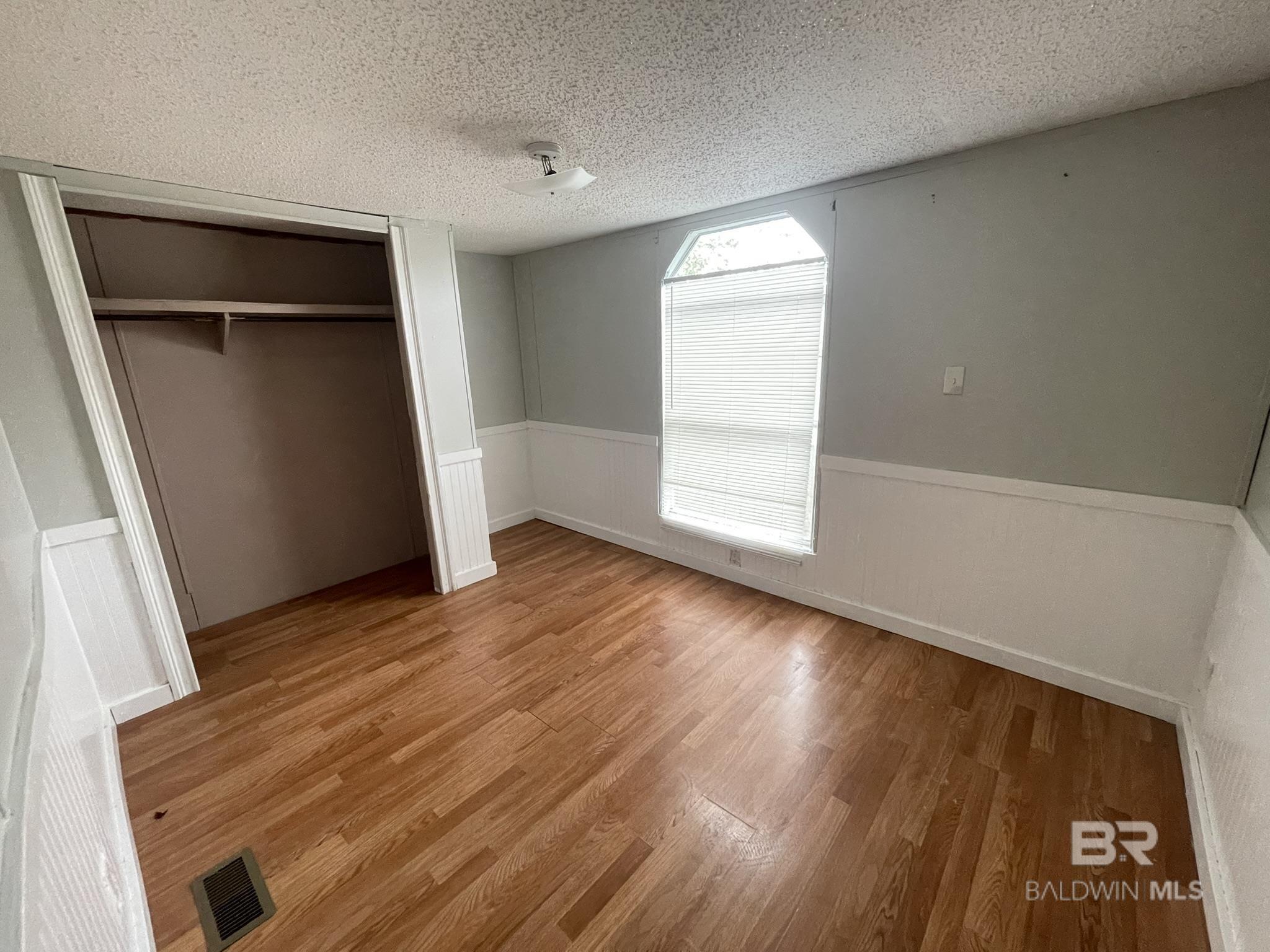 https://zimg.paragon.ice.com/ParagonImages/Property/PG/BCAR/396253/9/0/0/1e7322067cfe6e342444cf63304420c4/7/fac6f4d012af8f24f69106fc0f92f154/396253-6d26a761-3c30-4383-967c-6511b41ae768.JPG